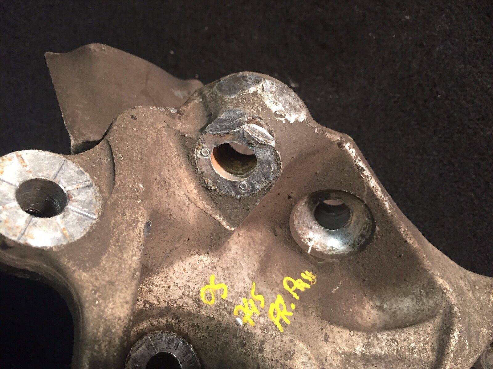 2002-2006 BMW 745i E65 Right Front Spindle Knuckle Passenger Side OEM Replacement Part - Perfect for Suspension Repair & Performance Upgrade