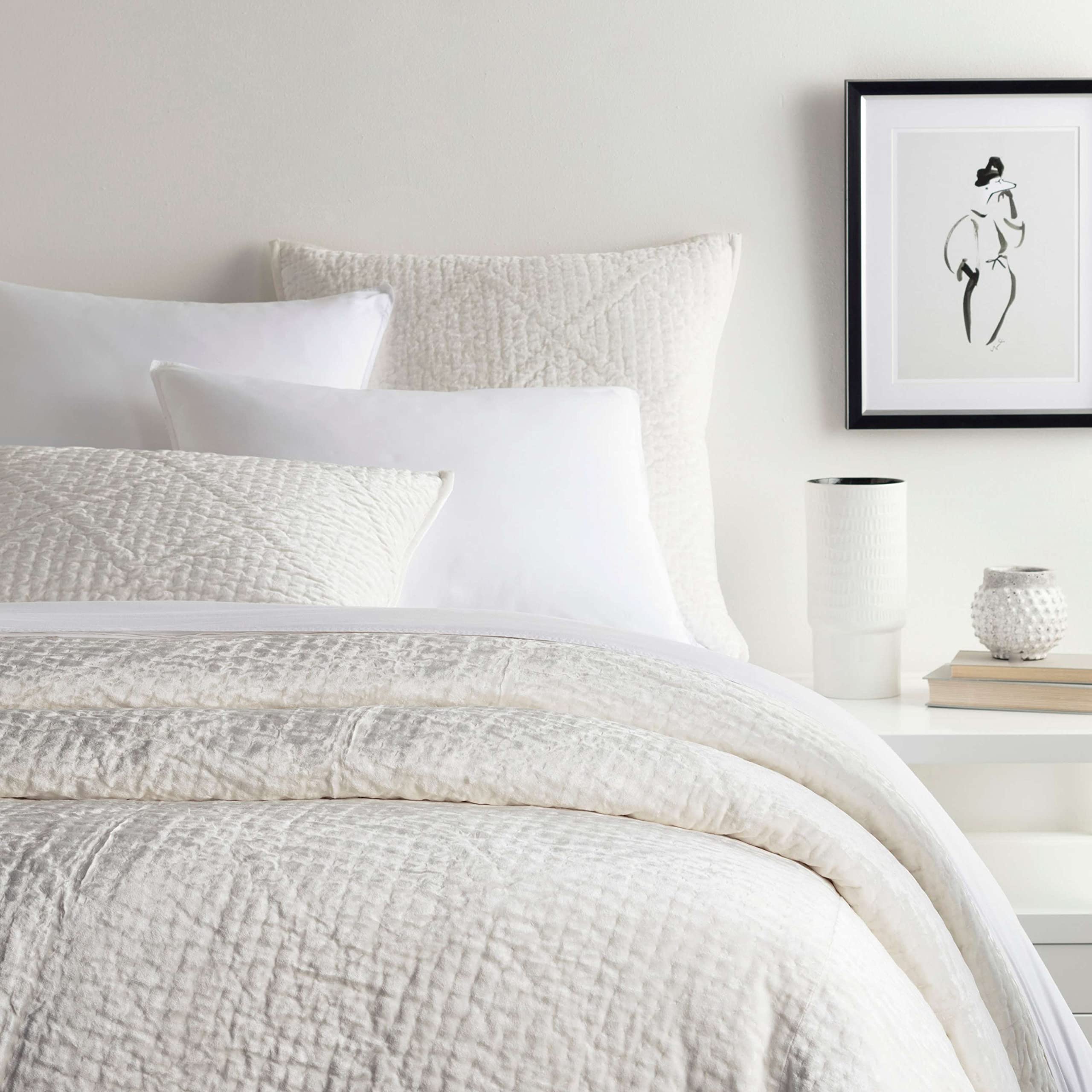 Parisienne Velvet Dove White Quilt Set - Full/Queen Size Luxury Bedding - Solid White Velvet Comforter for Master Bedroom & Guest Room Decor