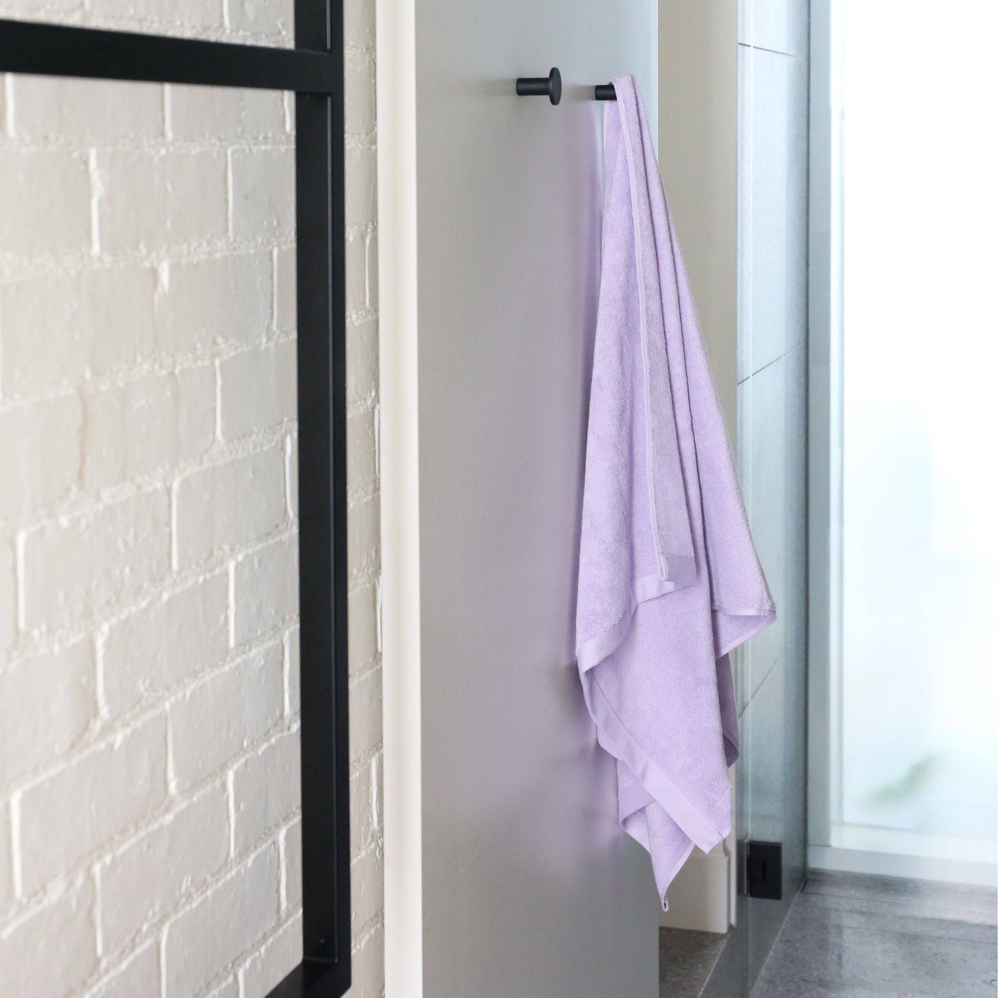 Premium LOST TOWELS Bath Towel - 70x140cm (27x55 inches) Soft Absorbent Lilac Bath Sheet - Perfect for Spa, Beach, Gym & Luxury Home Bathroom