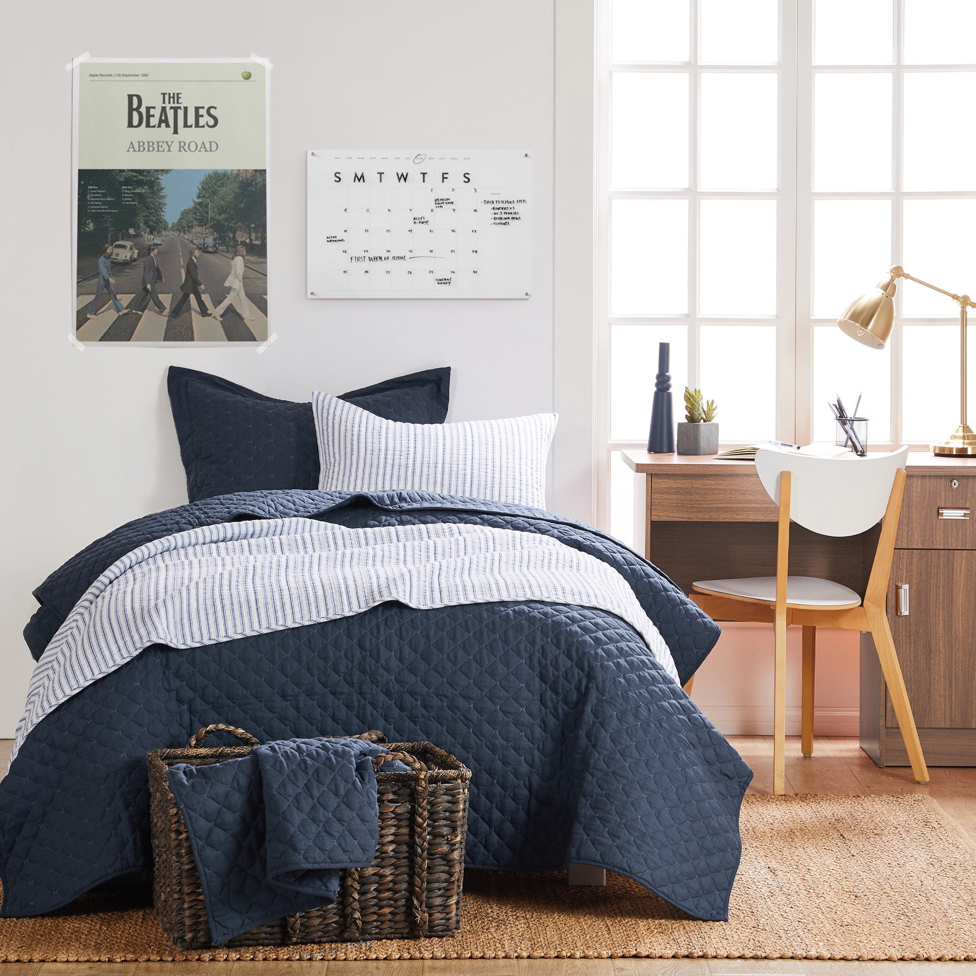 Premium Tobago Stripe Quilt Set - Soft & Breathable Cotton Bedding - Queen Size Bedspread for Cozy Sleep - Perfect for Guest Rooms, Master Bedrooms & Vacation Homes