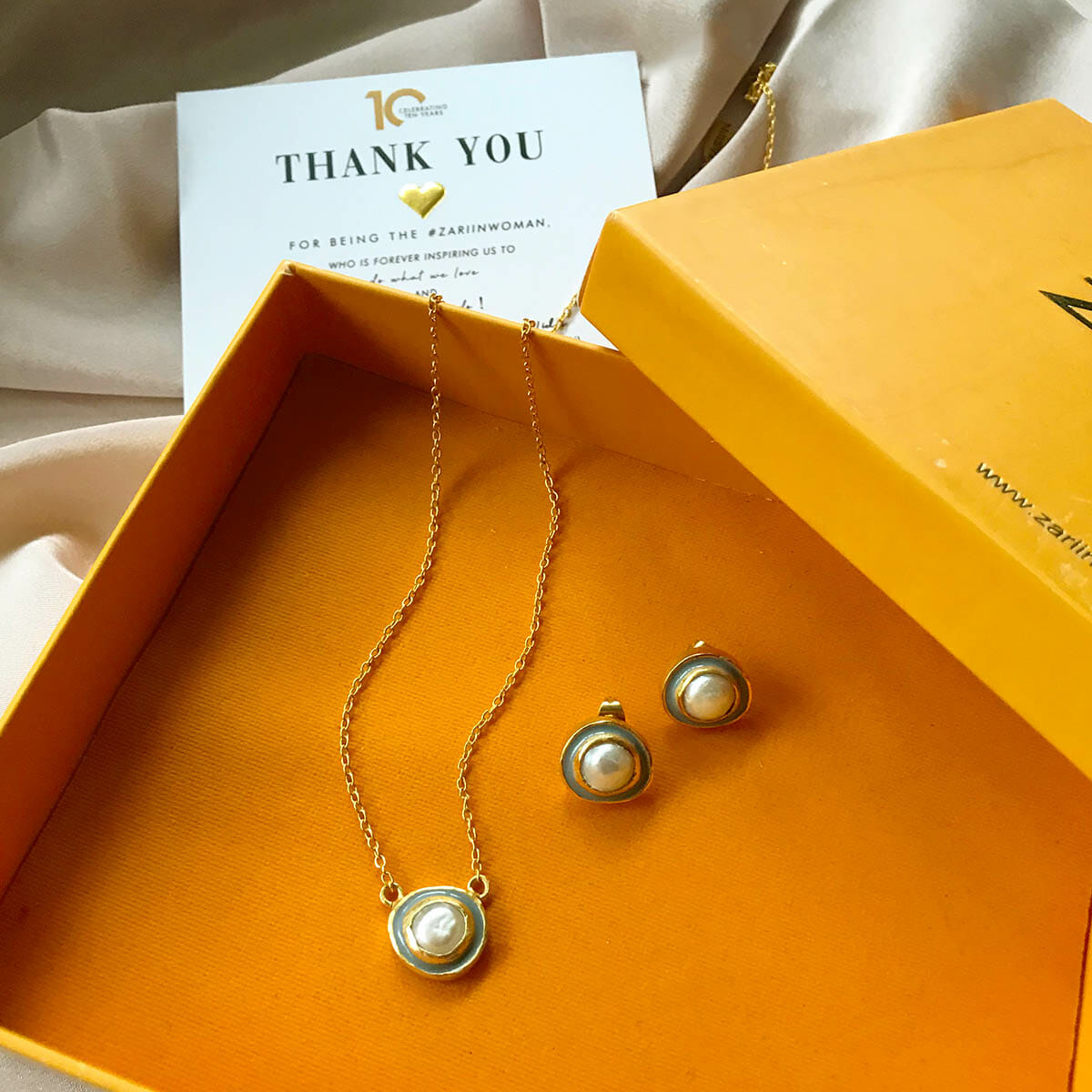 Elegant Cloud of Pearl Gift Box - Perfect for Birthdays, Anniversaries & Special Occasions