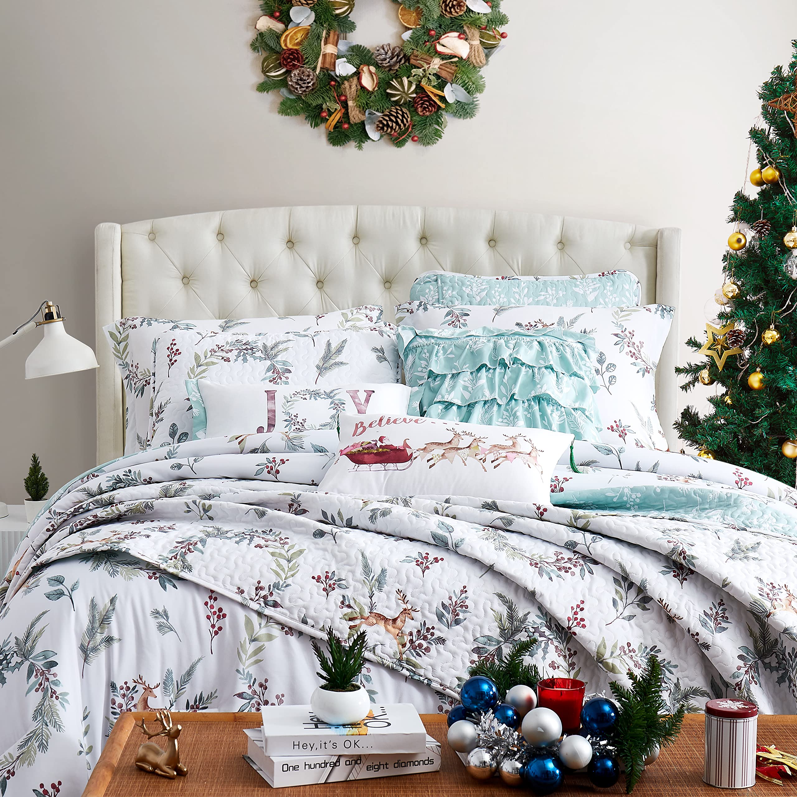 Southshore Fine Living 6-Piece Reversible King/California King Christmas Quilt Set with Pillow Shams & Throw Pillows - Holiday Wreath & Reindeer Print Bedding in White/Green - Cozy Winter Bedroom Decor for Festive Season