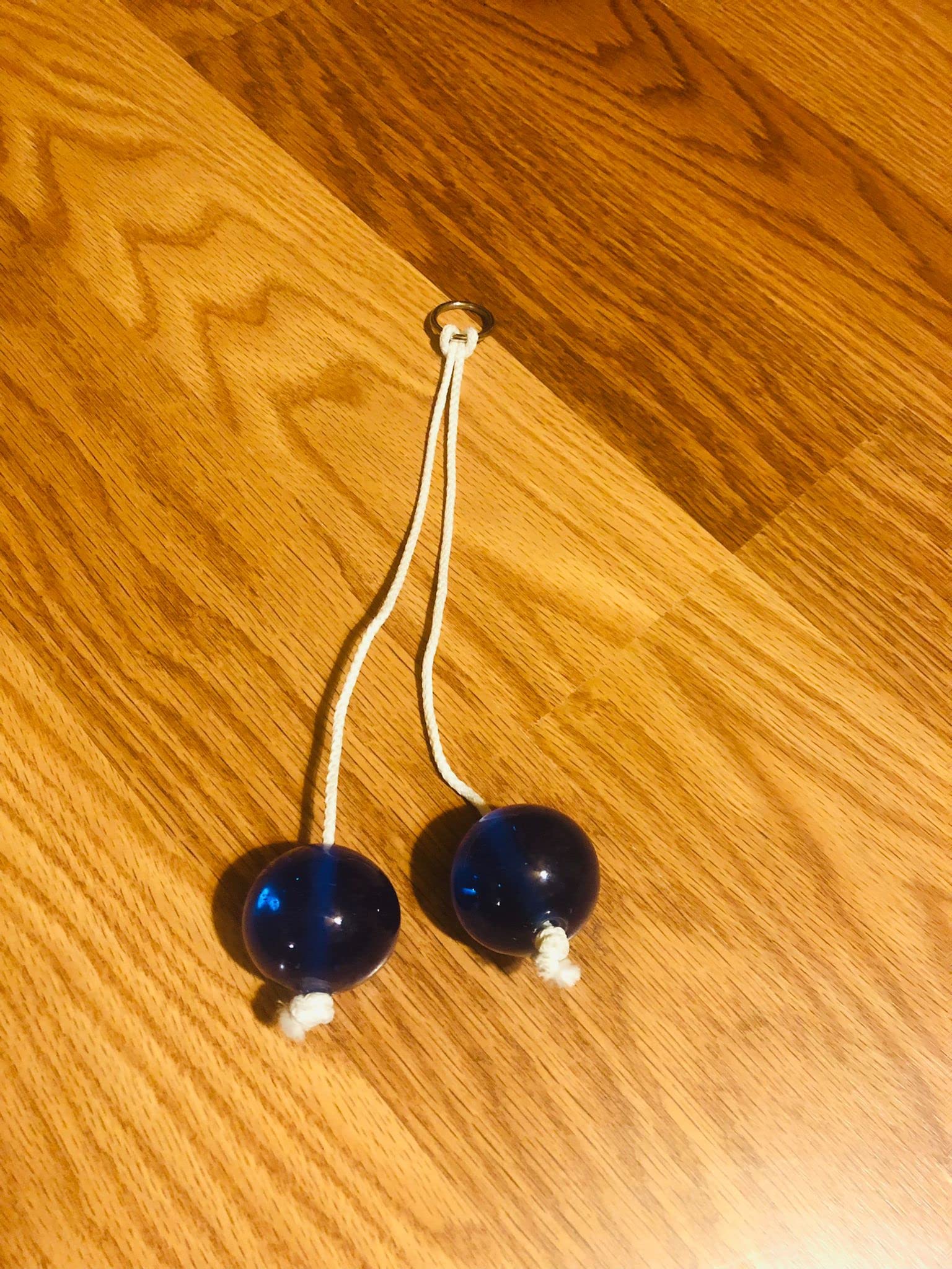 Clackers Knockers Click Clacks - Classic Noise Maker Toy Set (1 Pair, Assorted Colors) - Fun Party Favors & Nostalgic 70s Retro Game for Kids & Adults