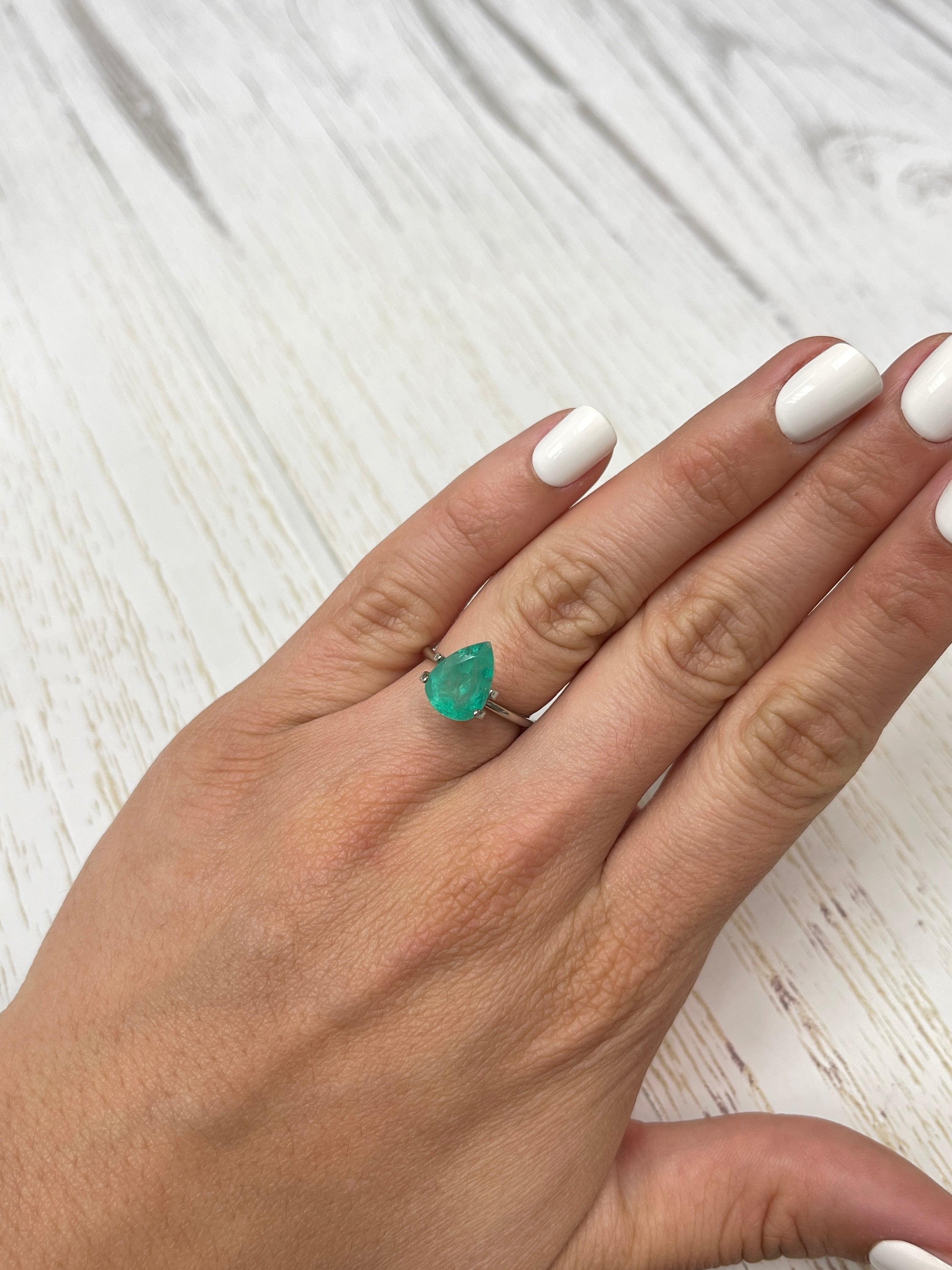 3.0 Carat Natural Colombian Emerald Pear Cut Loose Gemstone - Bluish Green Chunky Stone for Jewelry Making, Engagement Rings & Luxury Gifts