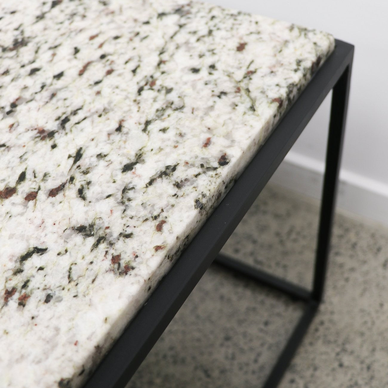Modern Dion Marble Coffee Table - Elegant Round Living Room Furniture for Home Decor - Perfect for Alaska Cabin, Apartment & Office Use