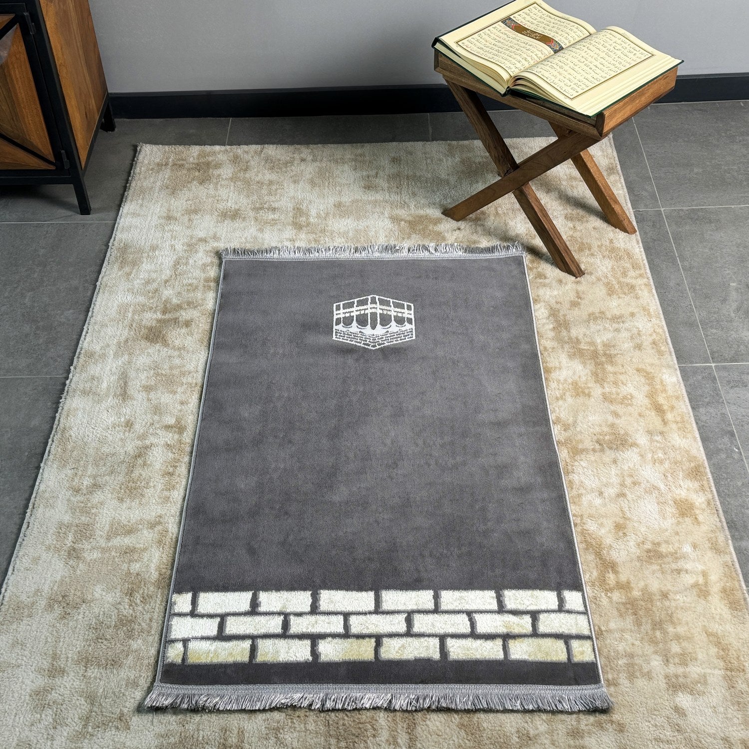 Premium Islamic Prayer Mat with Beautiful Designs - Perfect Gift for Muslims - Ideal for Home, Mosque, and Travel Use