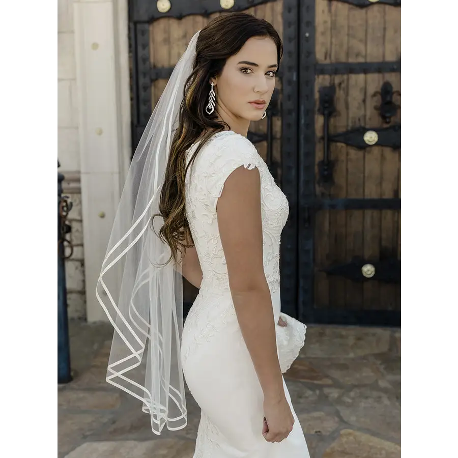 V2088SF Ribbon Edged Wedding Veil - Elegant Lace Trim Bridal Accessory for Church Ceremony & Romantic Photoshoots