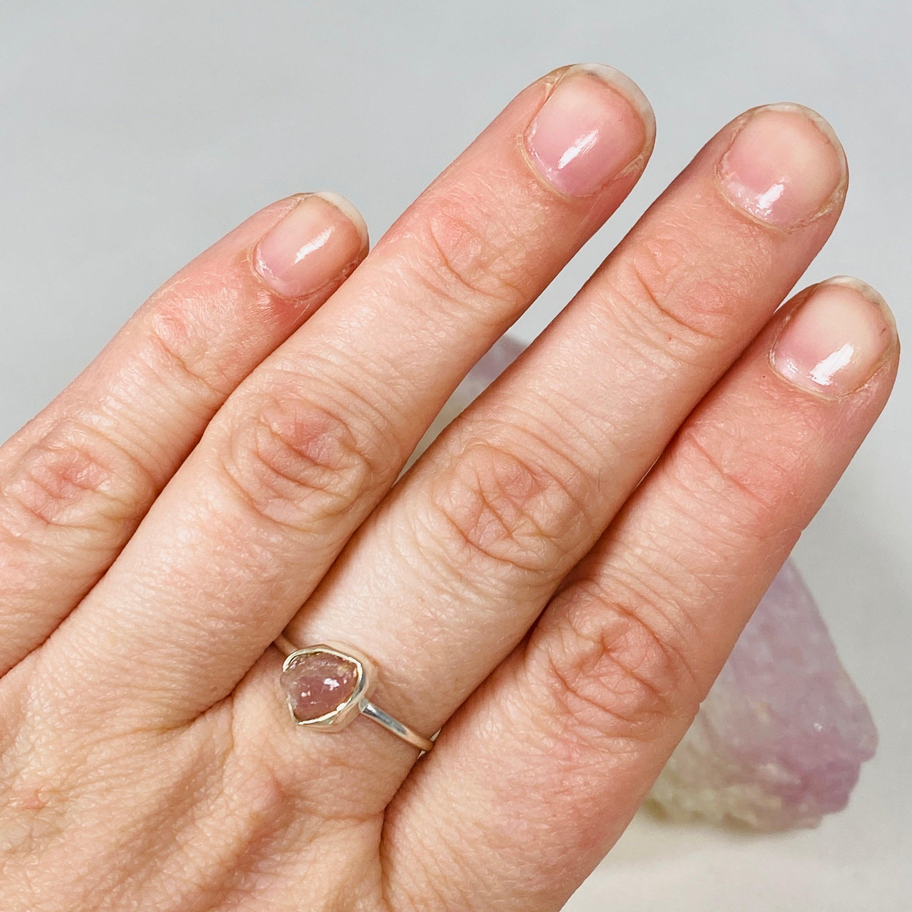 Natural Rose Quartz Raw Crystal Band Ring for Women - Healing Stone Jewelry for Love & Positivity - Perfect for Meditation, Gifts & Spiritual Healing