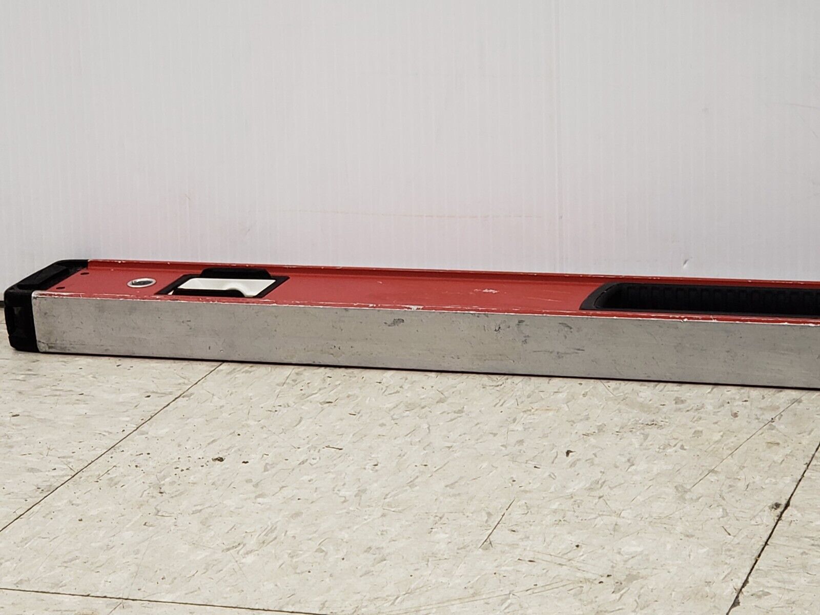 Milwaukee MIBX43 48-Inch Aluminum Level - Professional Grade Tool for Precise Leveling in Construction & Woodworking Projects