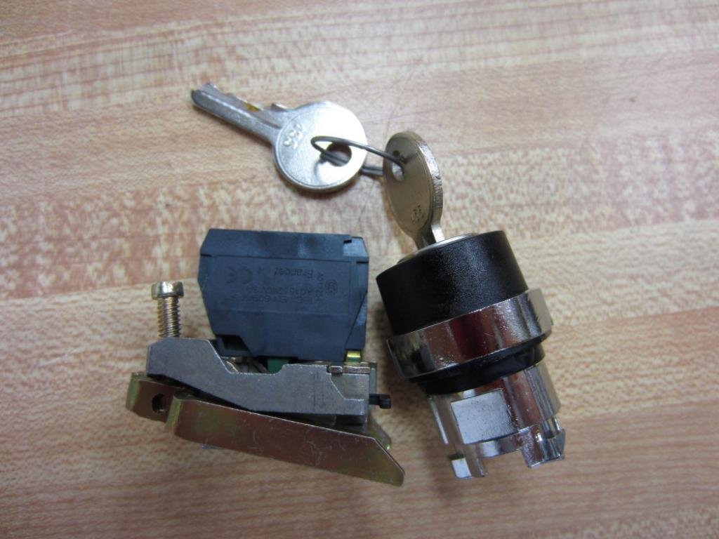 Telemecanique XB4-BG41 Selector Switch with Keys - Industrial Control Panel Switch for Machinery & Automation Systems | XB4BG41 38066