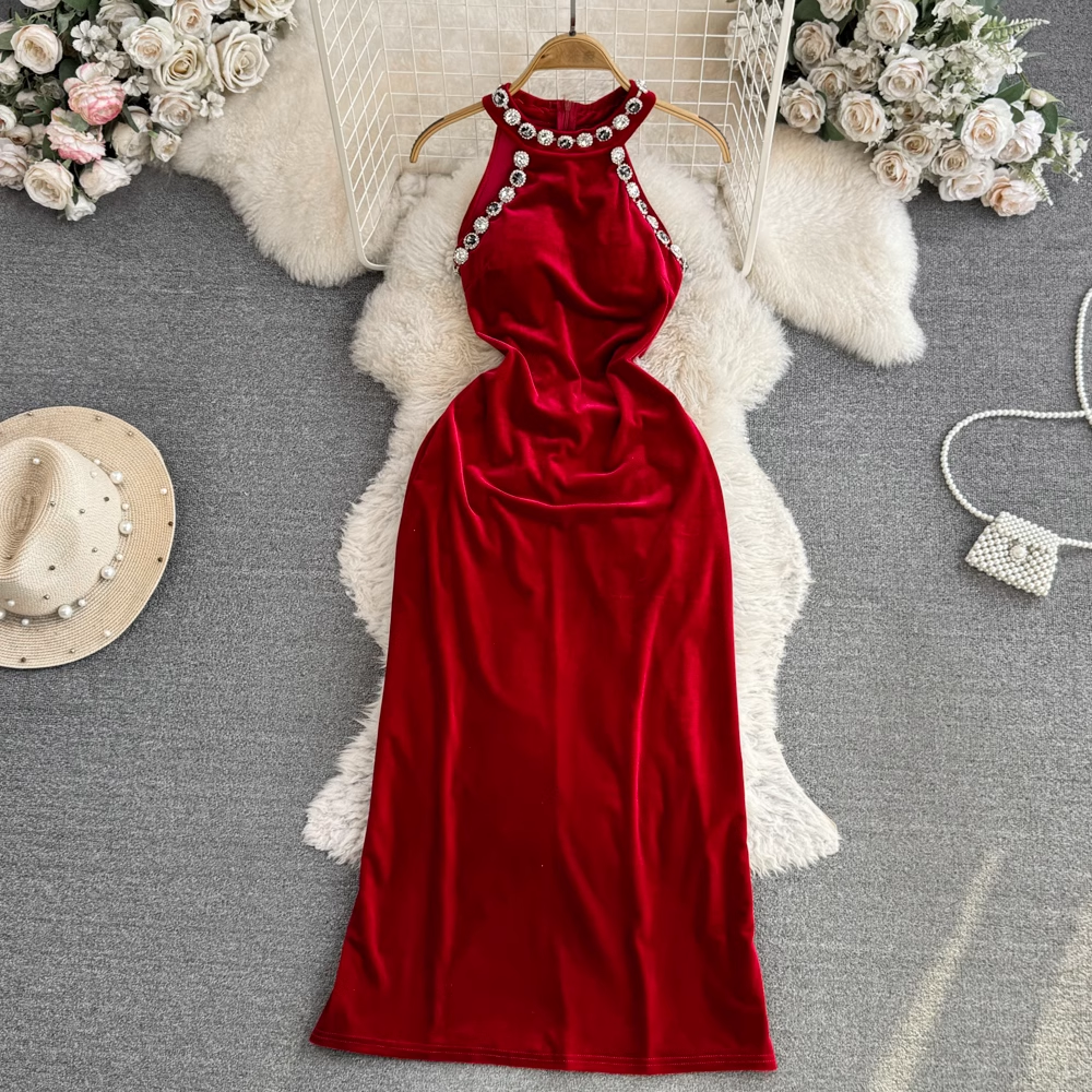 Elegant Halter Neck Velvet Prom Dress with Beaded Details - Perfect for Evening Gala, Homecoming Dance & Formal Events