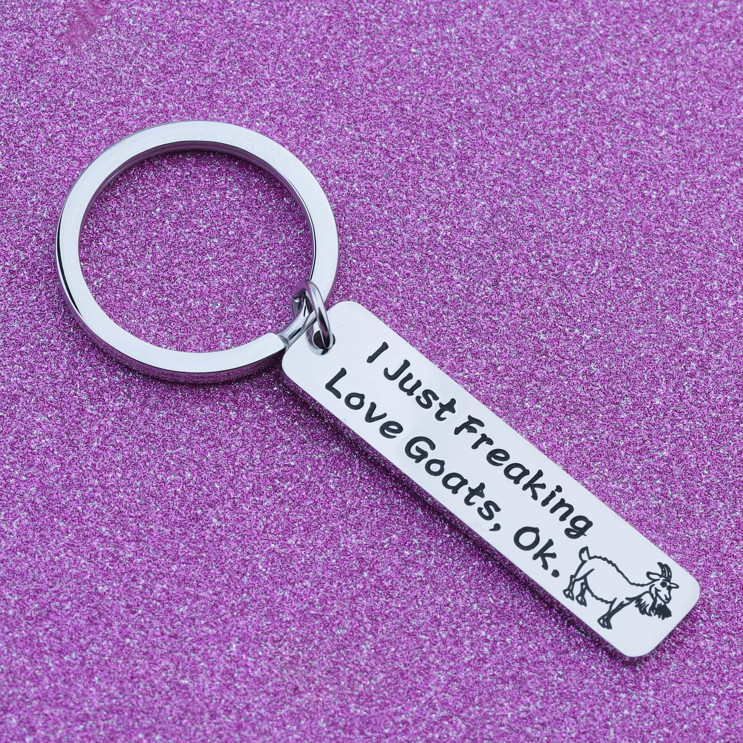 LQRI Funny Goat Keychain - Perfect Gift for Goat Lovers, Farmers & Crazy Goat Ladies | Silver Farm Animal Keyring for Pet Goat Enthusiasts | Great for Birthdays, Christmas & Farm-Themed Parties