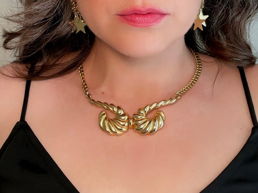 Vintage Gold Ram Horn Choker Necklace - 1970s Retro Gold Chain Jewelry for Women, Unique Statement Piece for Boho Fashion, Party & Special Occasions