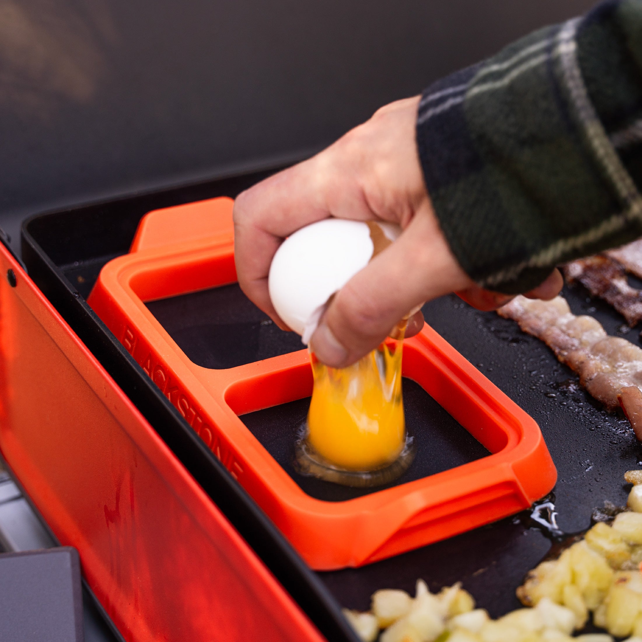 2-Pack Stainless Steel Egg Ring Trays for Perfectly Shaped Eggs - Ideal for Breakfast, Burgers, and Sandwiches