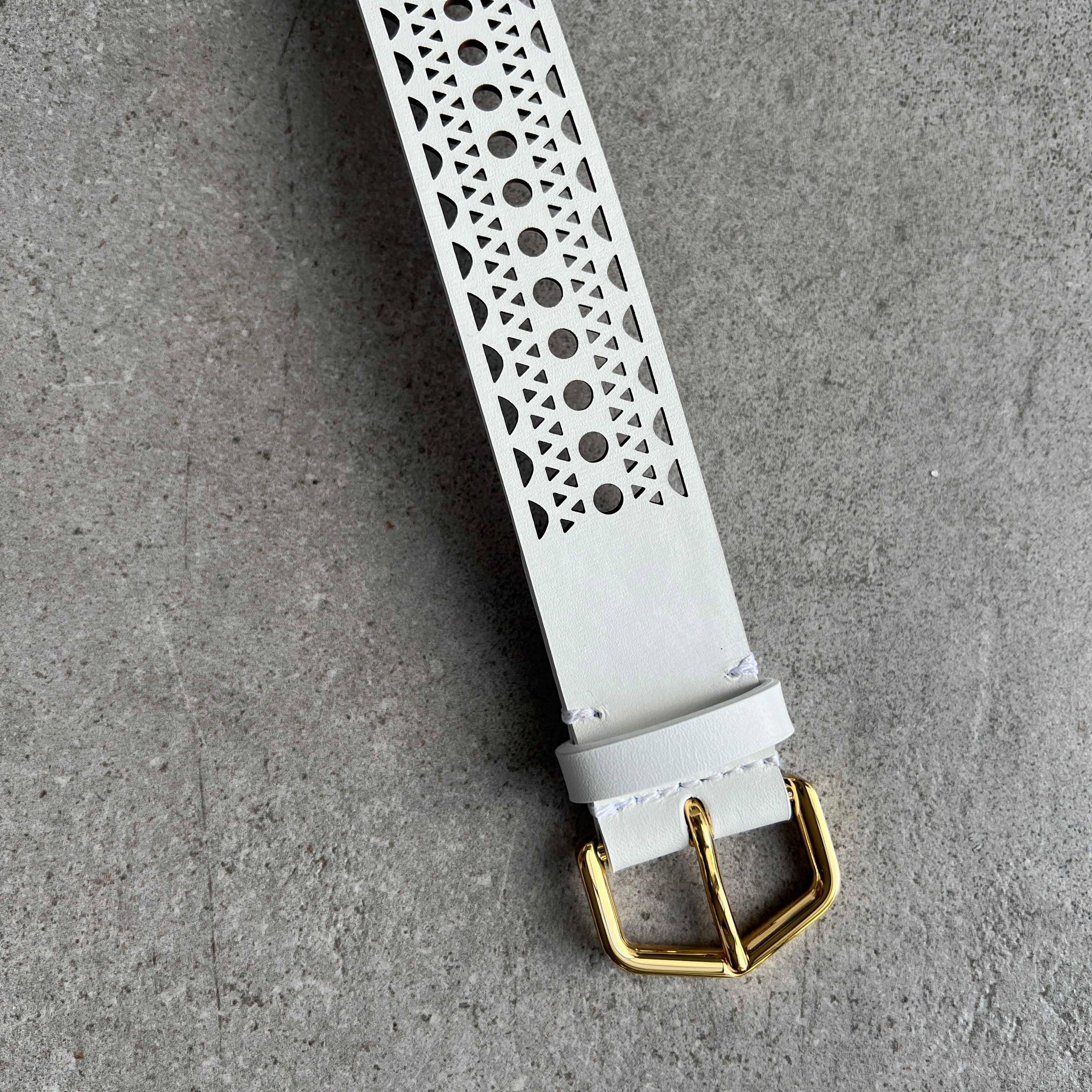 Neo Vienne Belt for Women - Stylish White Leather Waist Belt - Perfect for Casual Outfits, Office Wear & Special Occasions