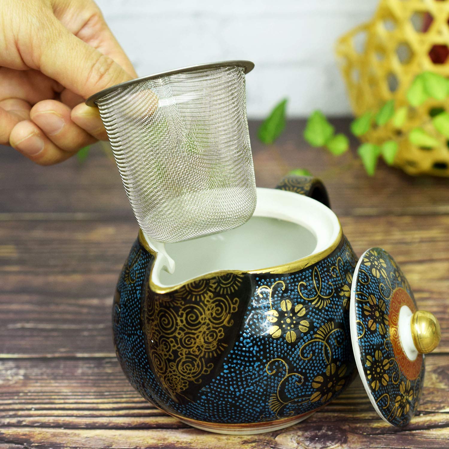 Kutani Yaki Japanese Gold Clematis Teapot with Built-in Tea Strainer - Authentic Japanese Ceramic Teapot for Green Tea, Oolong & Herbal Teas - Perfect for Tea Ceremonies, Gifts & Home Decor