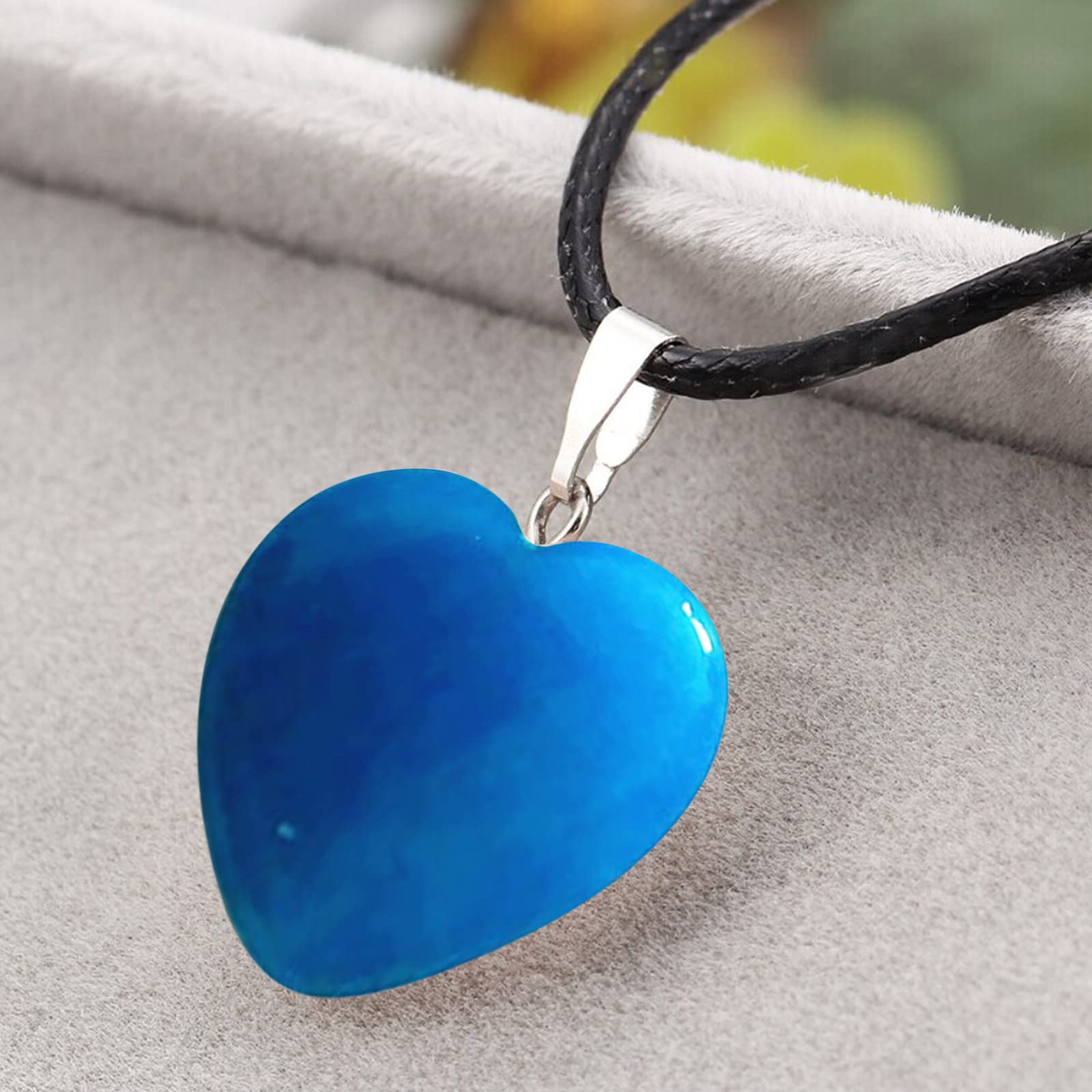 Healing Stone Crystal Heart Pendant Necklace for Women - Natural Peach Rough Stone Love Jewelry, Valentine's Day Gift for Mom, Perfect for Romantic Dates & Special Occasions