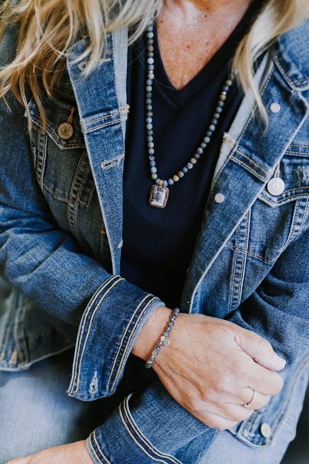 Calming Twilight Iolite Energy Bracelet for Stress Relief & Positive Vibes - Spiritual Healing Jewelry for Meditation, Yoga & Daily Wellness