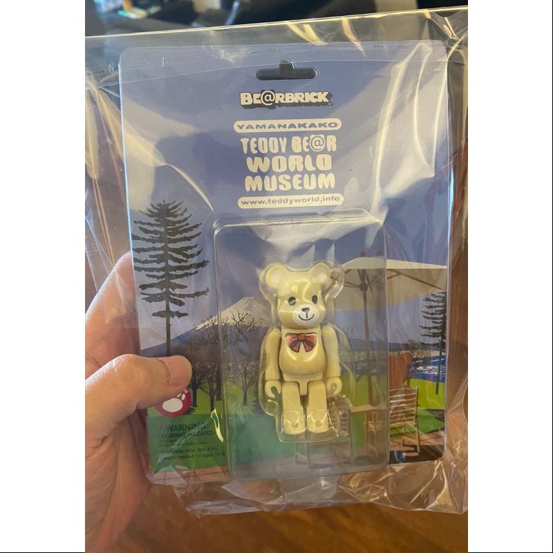 Limited Edition Medicom Be@rbrick TEDDY BEAR WORLD MUSEUM WHITE 100% Collectible Figure - Perfect for Anime Fans, Toy Collectors & Home Decor Display