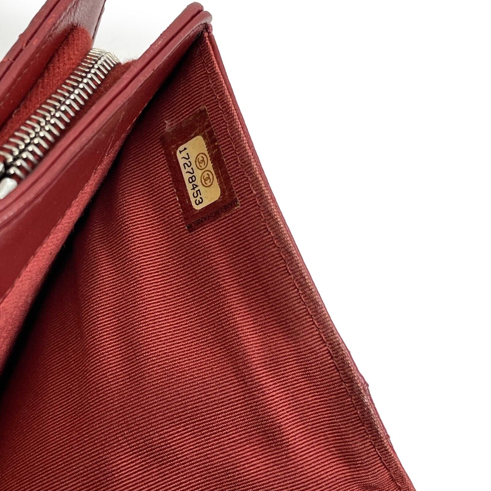 CHANEL Quilted Leather Wallet for Women - French Style Luxury Designer Handbag - Perfect for Everyday Use, Travel & Gifting