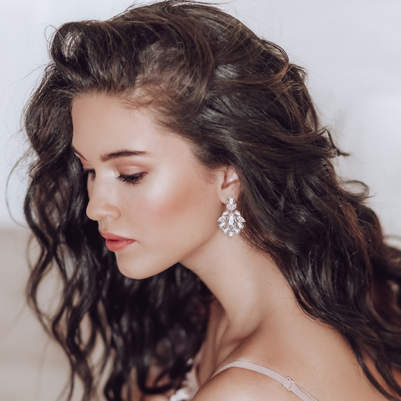 ALEXIS Silver Simulated Diamond Cluster Earrings for Women - Elegant Cubic Zirconia CZ Stud Earrings for Party, Wedding & Evening Occasions