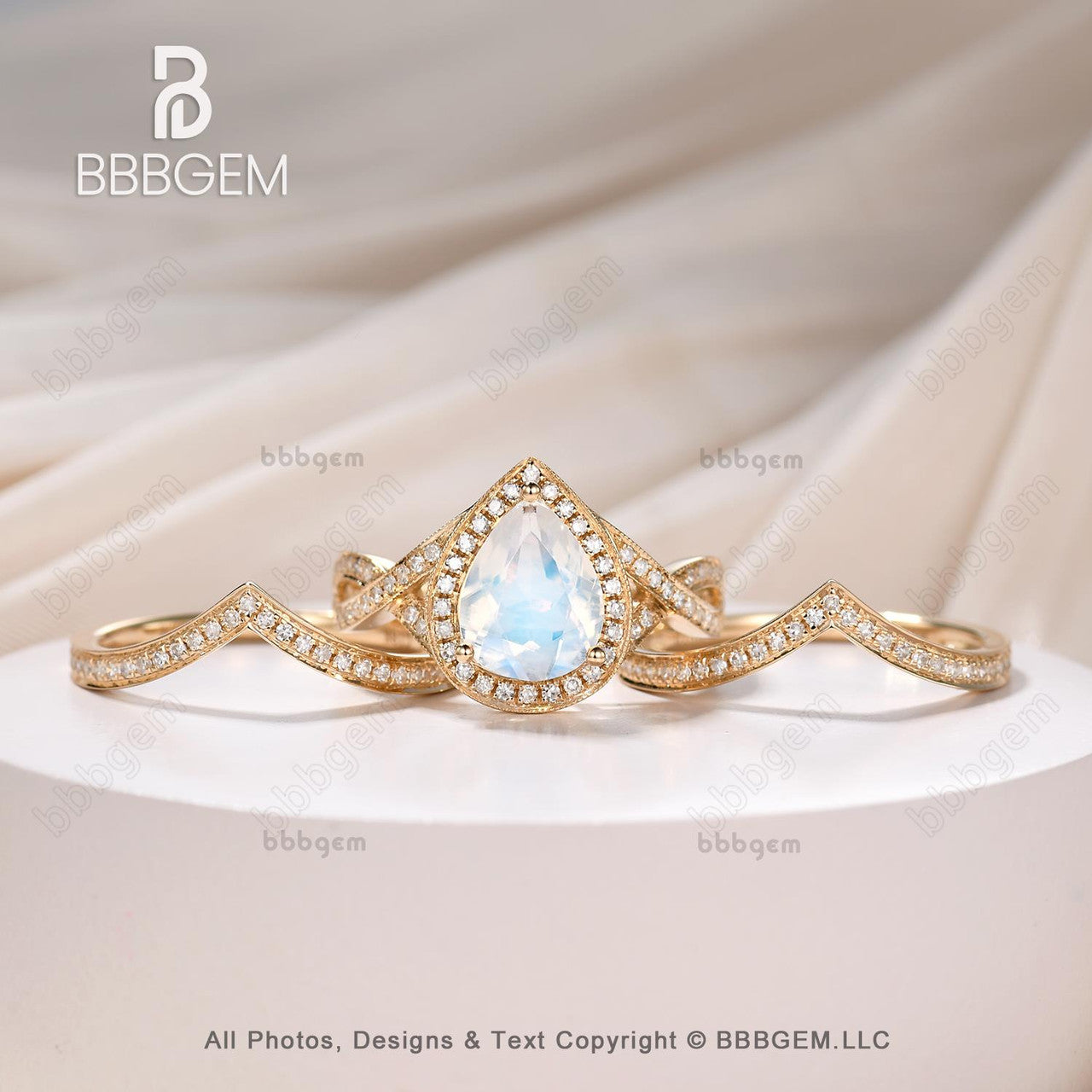 Vintage 3-Piece Pear Moonstone and Diamond Twisting Split Shank Bridal Ring Set in 18K Yellow Gold (2.2 Carat) - Perfect for Weddings, Engagements & Cocktail Parties