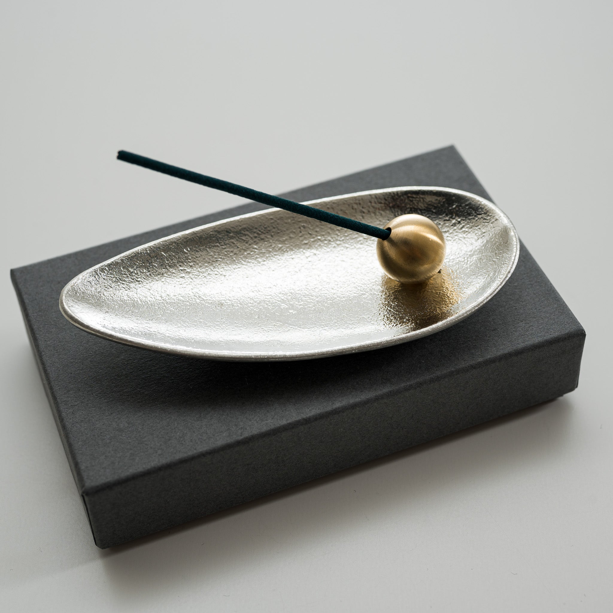 NOUSAKU Japanese Incense Holder Plate - Elegant Leaf Shape for Aromatherapy & Meditation | Zen Home Decor & Gift Idea