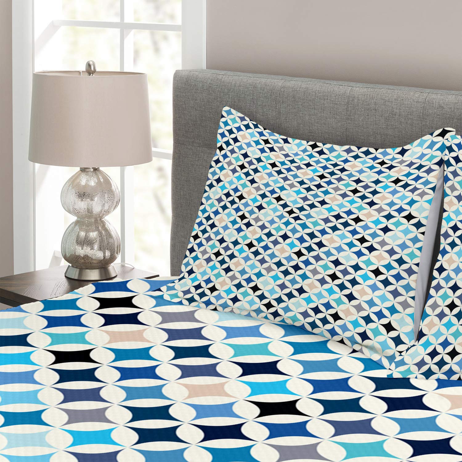 Ambesonne Modern Geometric Circles Bedspread Set - Blue Tones 3-Piece King Size Bedding with 2 Pillow Shams | Perfect for Contemporary Bedroom Decor & Guest Room Styling