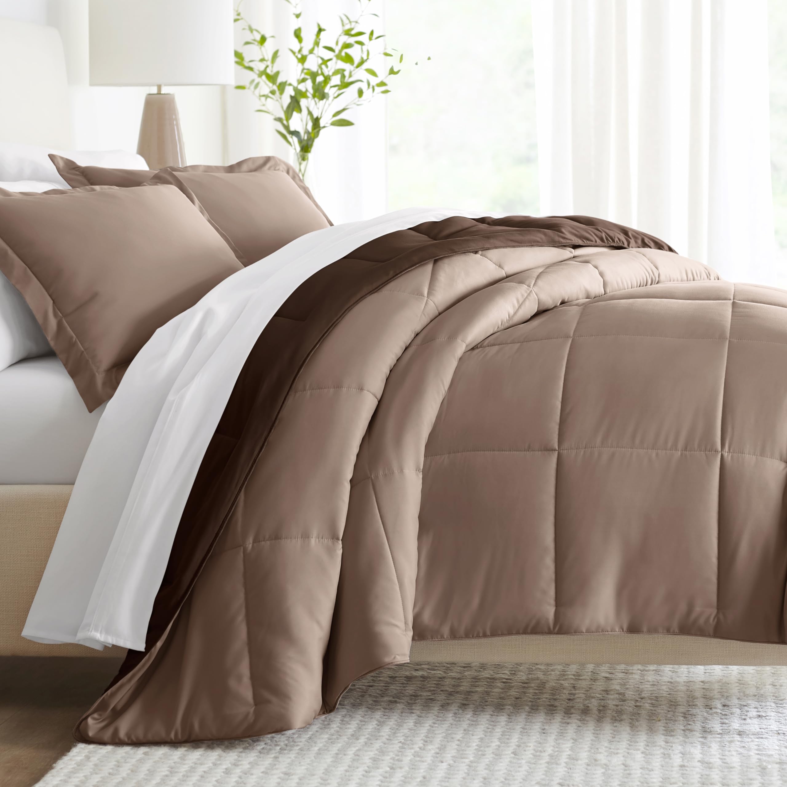Luxury Reversible King Size Comforter Set (3 Piece) - Soft & Lightweight Down Alternative Bedding - Includes King Comforter & 2 Pillow Shams - Perfect for Master Bedroom, Guest Room & Cozy Home Decor