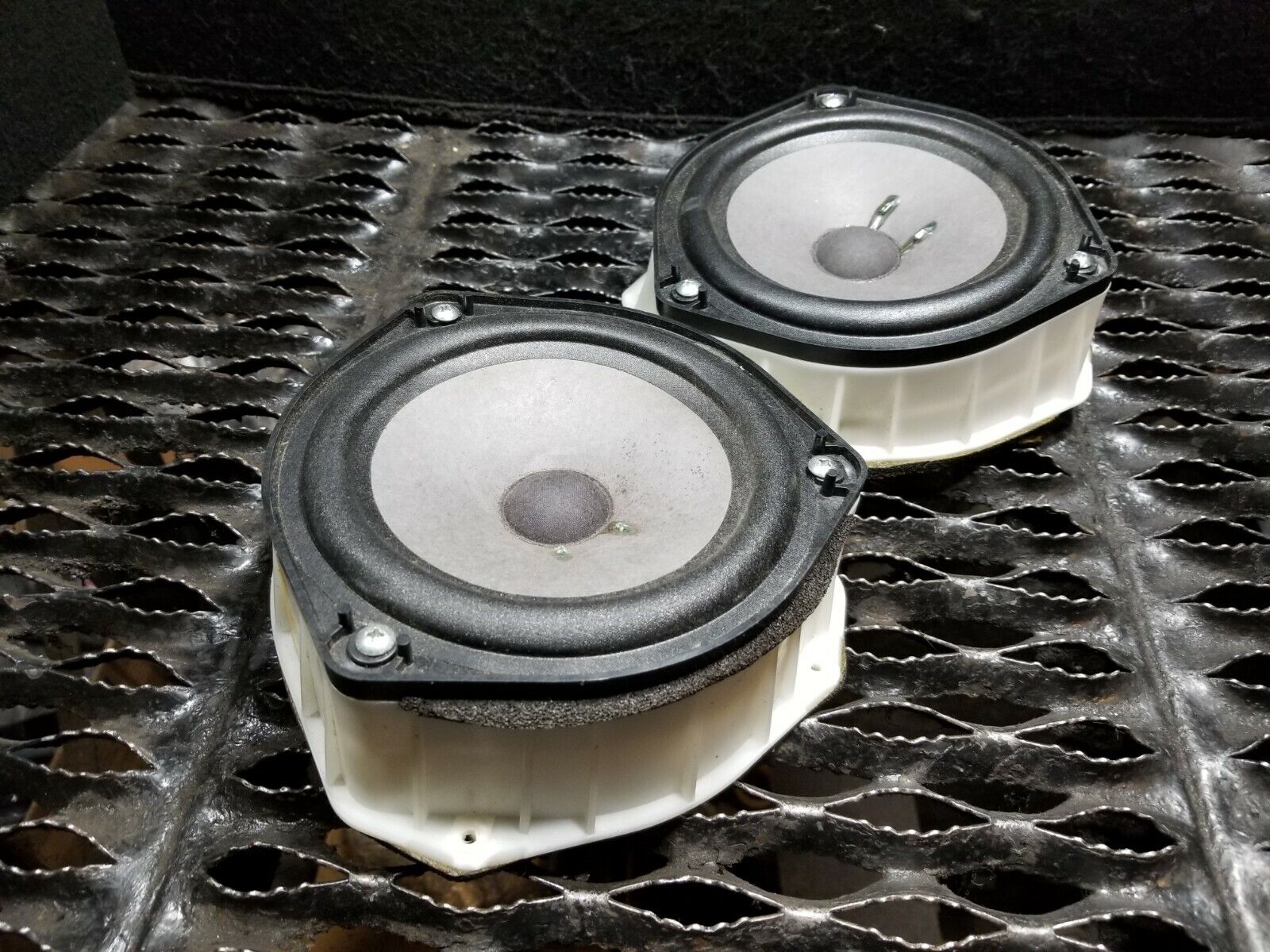 2005-2008 Acura RL Rear Door Speakers (2-Piece Set) - OEM 39120-S3V - Premium Car Audio Replacement for Enhanced Sound Quality | Perfect for Upgrading Your Vehicle's Sound System