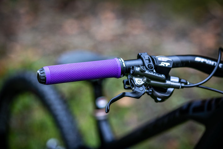 Spank Spike Grip 30 - Premium Bike Handlebar Grips for Mountain & Road Bikes - Non-Slip Comfortable Cycling Accessories for Men Women - Perfect for Trail Riding, Commuting & Urban Cycling