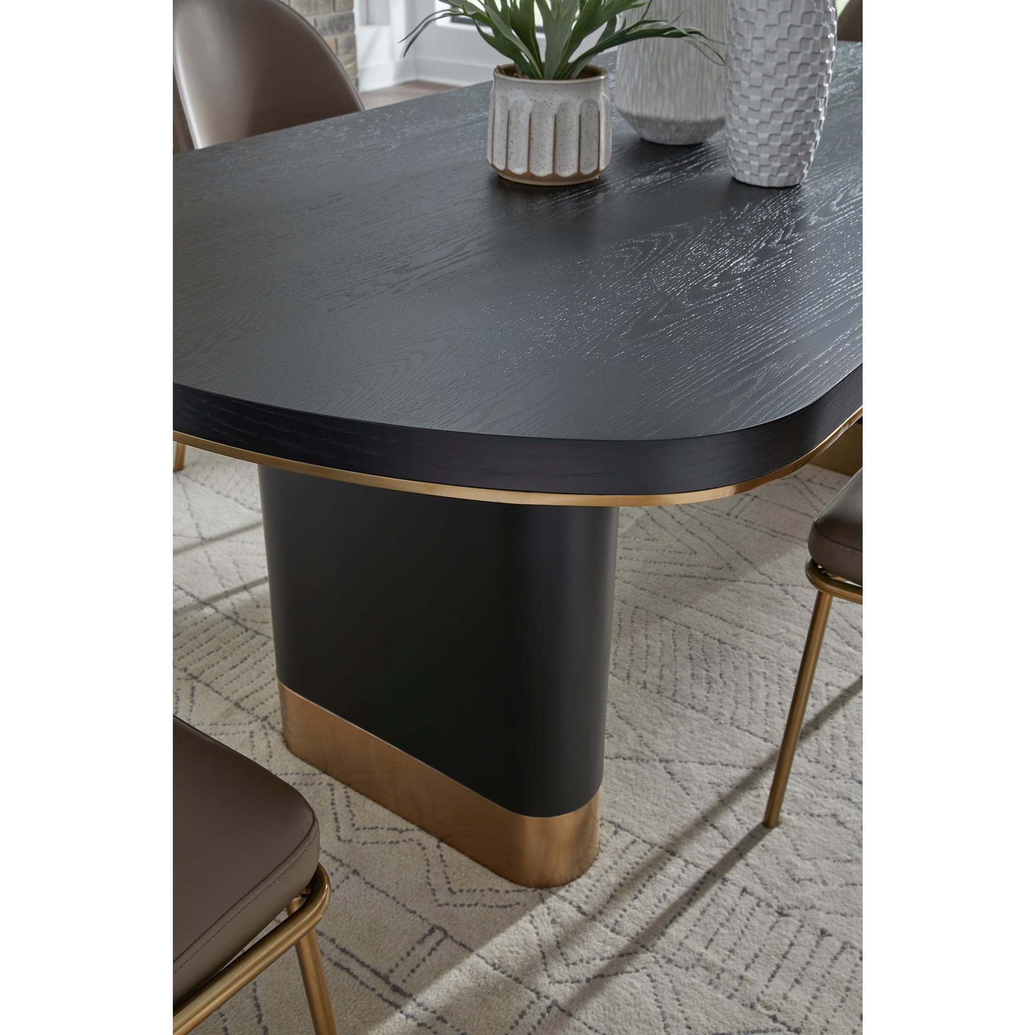 Stylish Doheny Wood & Metal Oval Dining Table - Black & Brass Finish - Perfect for Modern Dining Rooms & Kitchen Breakfast Nooks