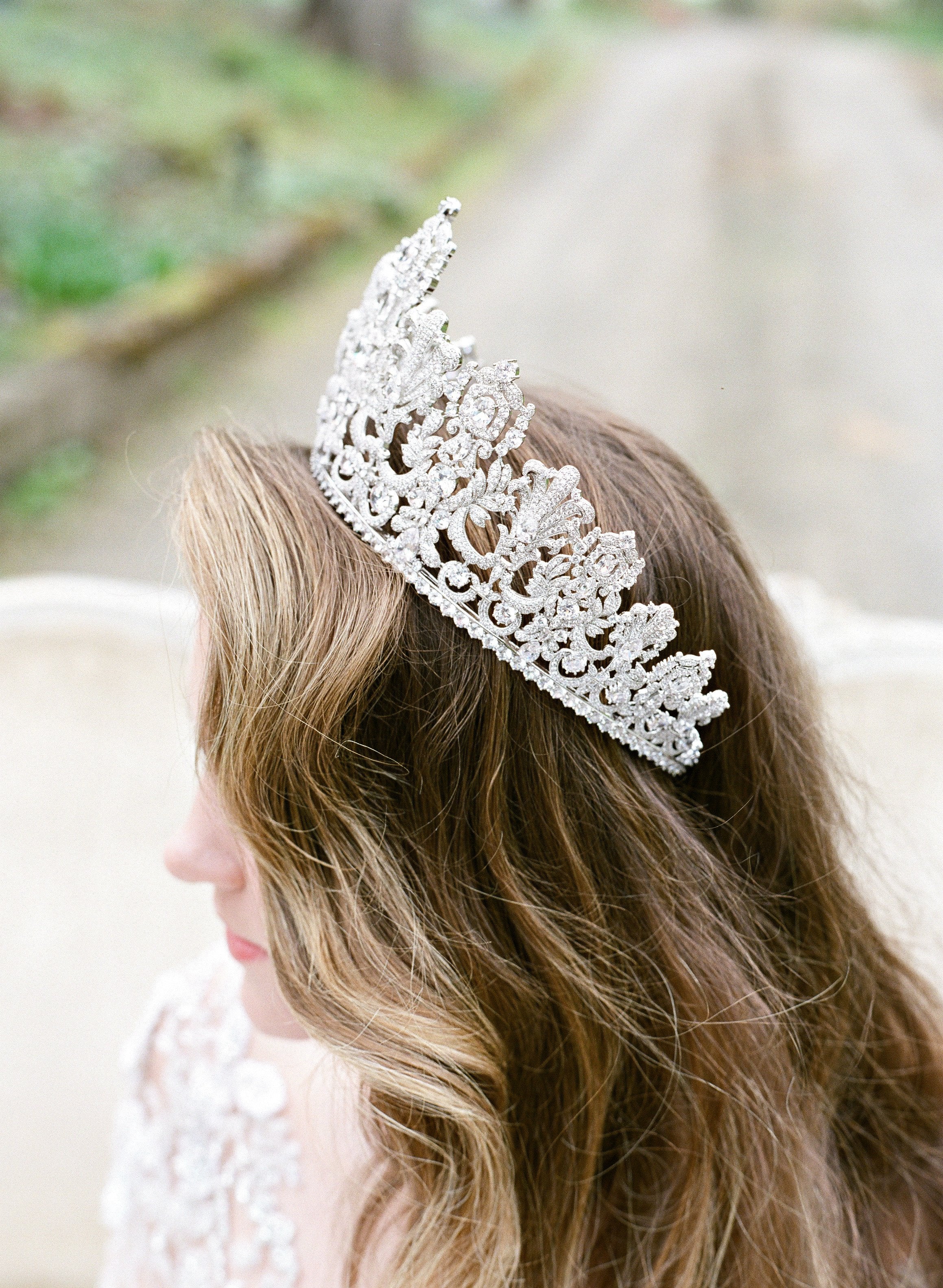 PERSEPHONE Royal Bridal Crown - Elegant Wedding Tiara for Bride, Princess Style Headpiece with Crystals & Pearls | Perfect for Weddings, Prom, Quinceañera, Pageants & Special Occasions