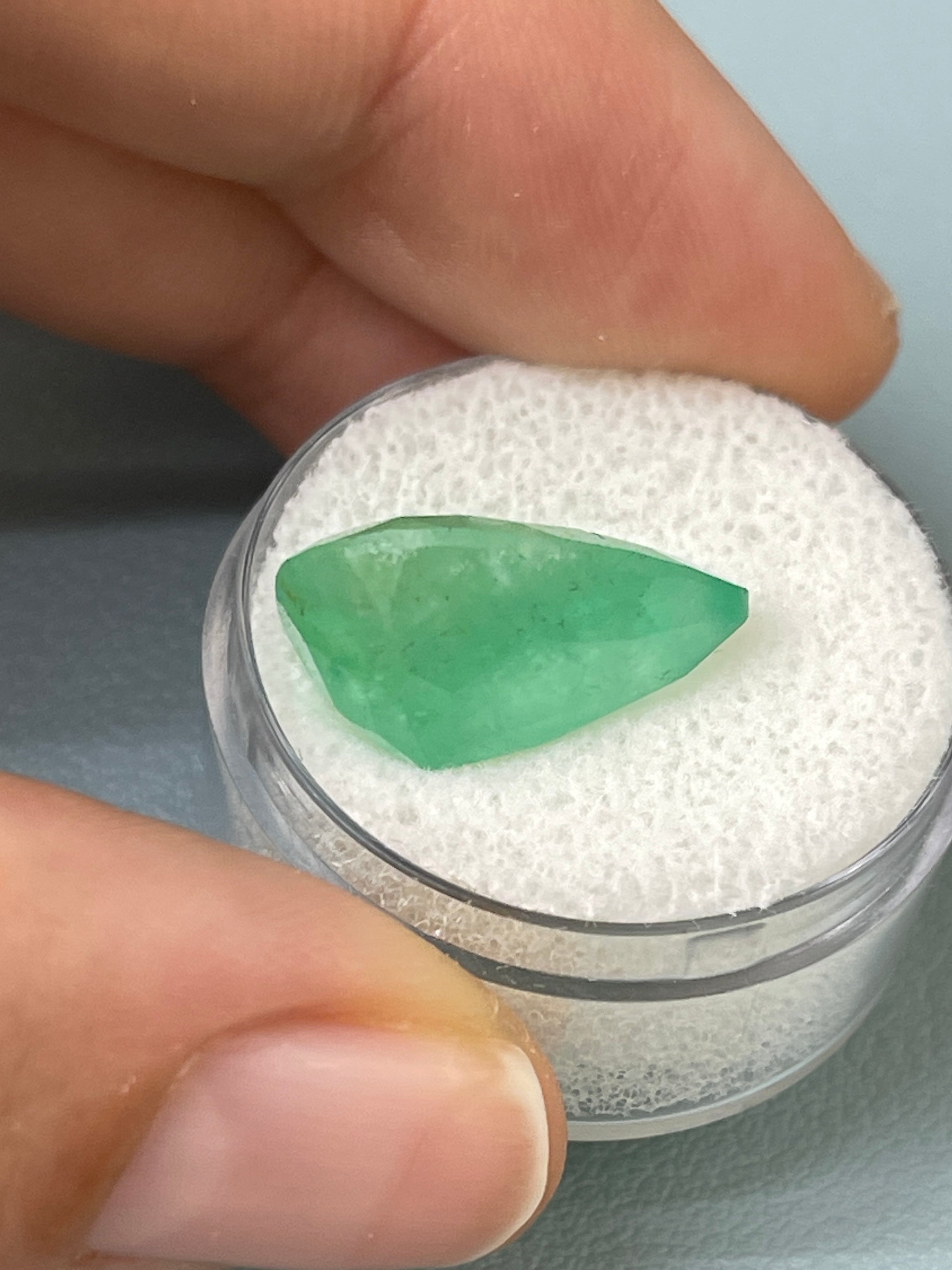 10.45 Carat Natural Colombian Emerald Pear Cut Loose Gemstone - Earthy Green 18x13mm for Jewelry Making, Engagement Rings & Luxury Gifts