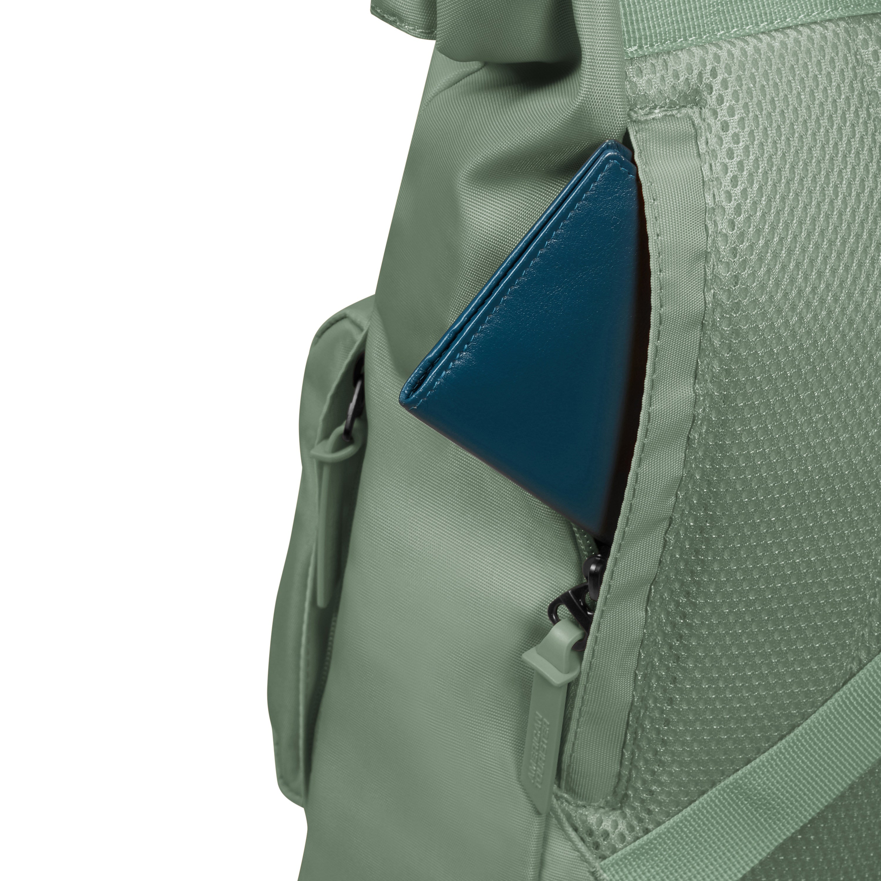 American Tourister Urban Groove Backpack - Lightweight Travel Backpack for Men & Women, Durable Laptop Backpack with USB Charging Port - Perfect for School, Work, Travel & Daily Commute