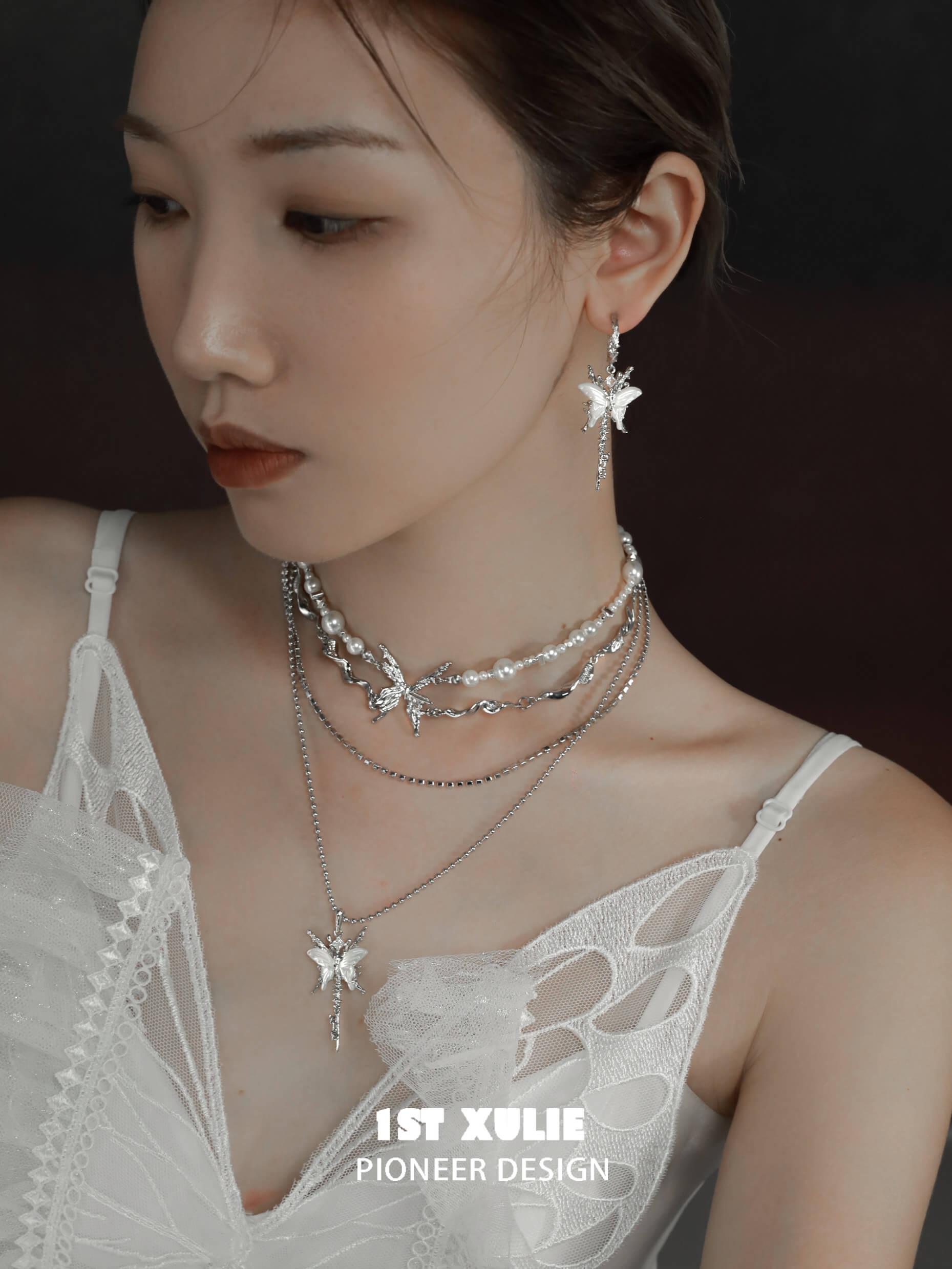 Whiterfly Pearl White Shell 18K Gold Plated Butterfly Pendant Necklace™ - Elegant Jewelry Gift for Women, Perfect for Valentine's Day, Anniversary & Special Occasions