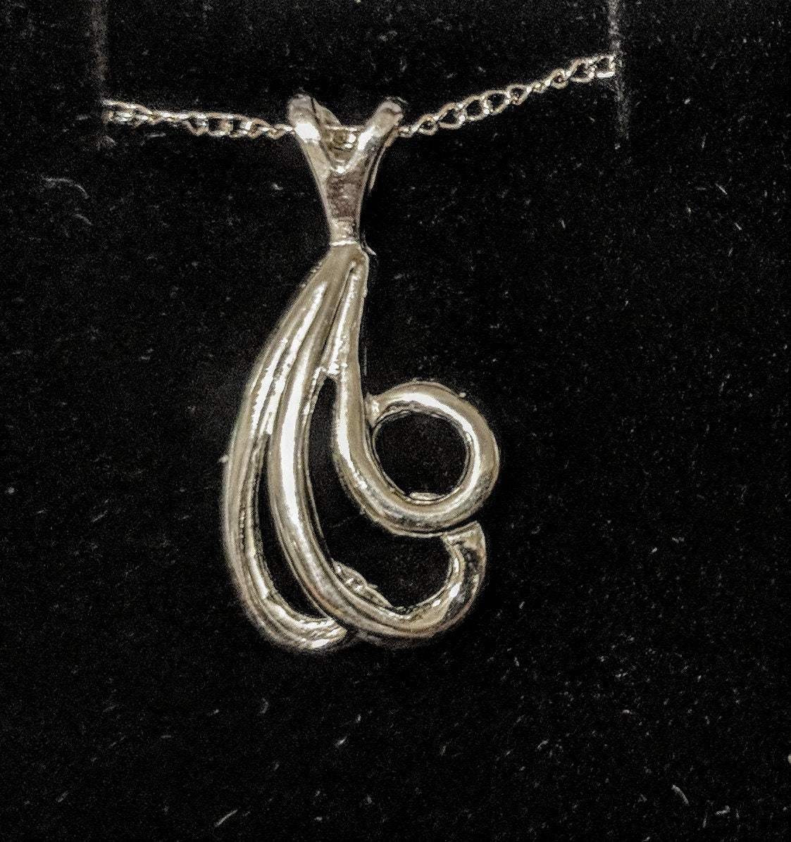 Free Form Pendant with 18