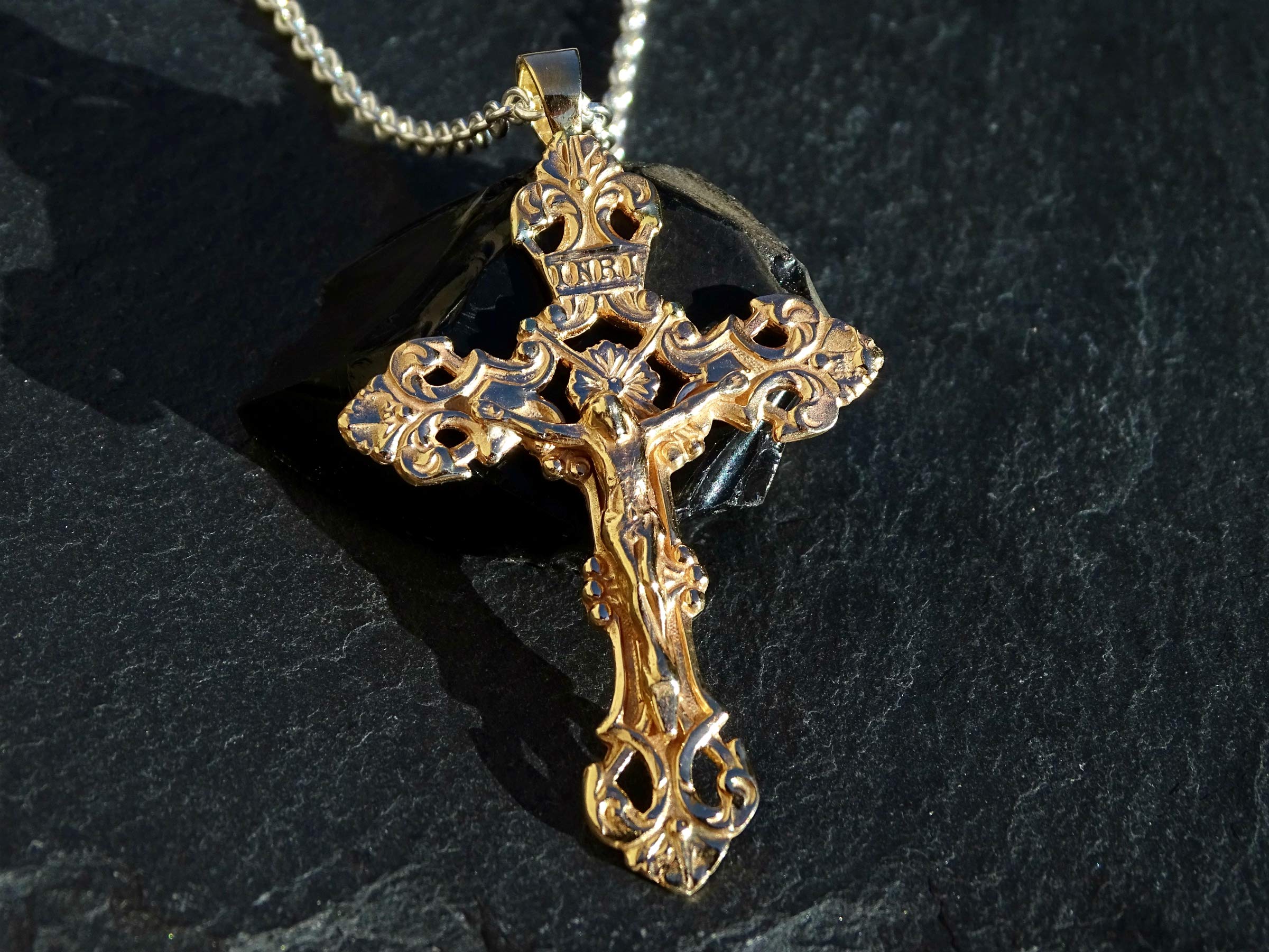 Big Gold Cross Pendant for Men - Stylish Gold Crucifix Necklace, Unique Mens Gift, Perfect for Daily Wear, Special Occasions, and Religious Events