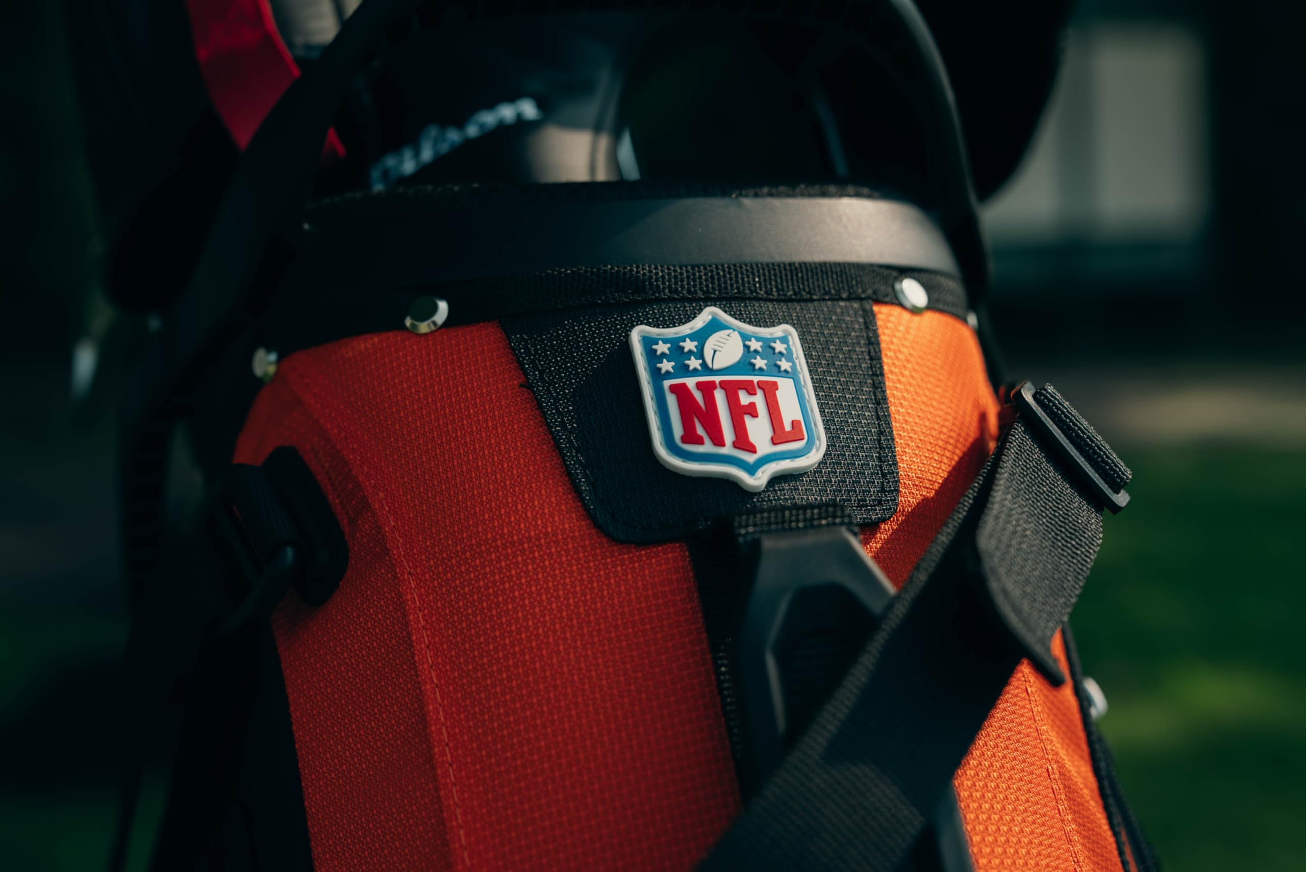 Wilson NFL Official Licensed Golf Bag - Durable & Lightweight for Men & Women | Perfect for Tournaments, Driving Range & Travel
