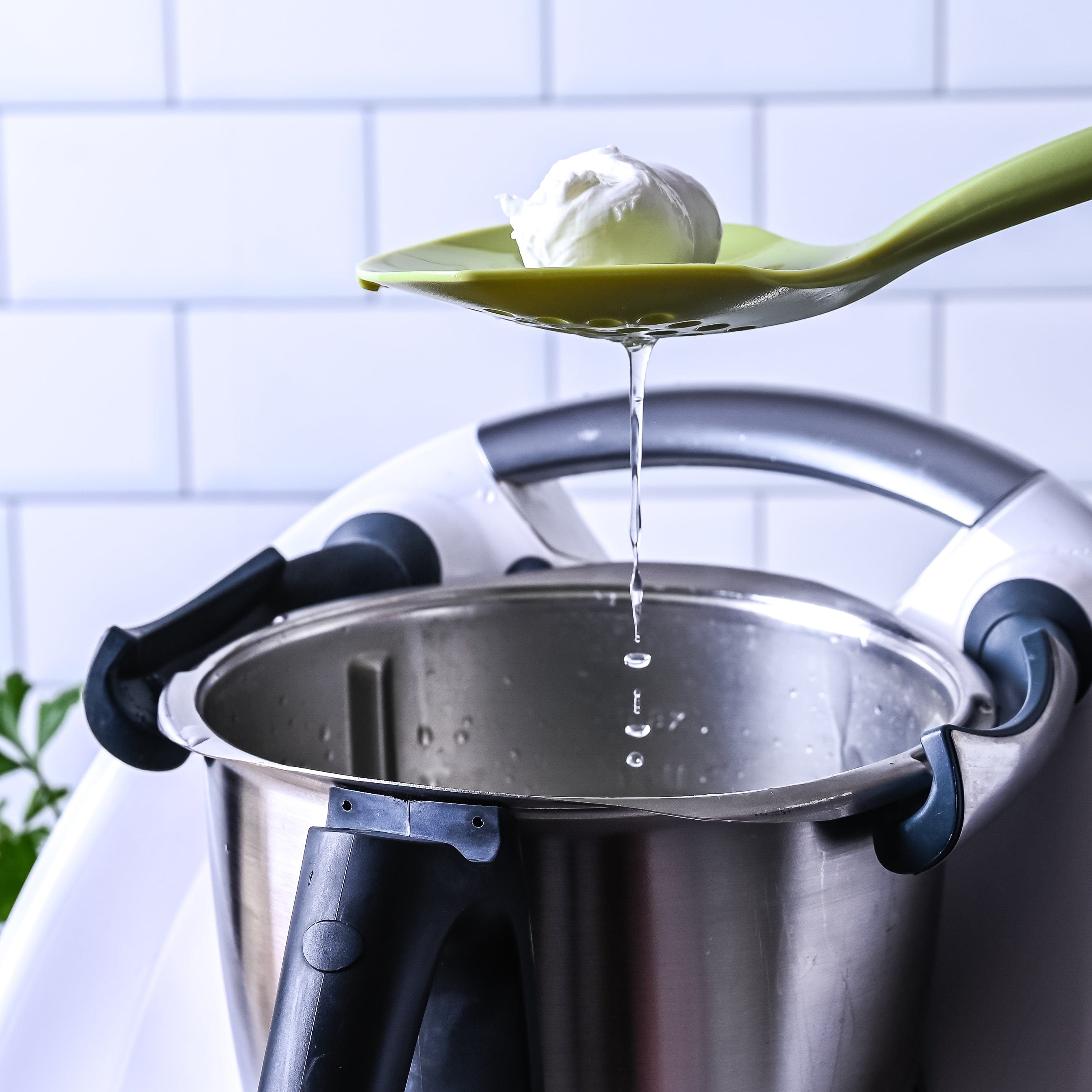 Premium Stainless Steel Fine Mesh Strainer Spoon - Perfect for Cooking, Baking, and Straining Pasta, Tea, or Soup