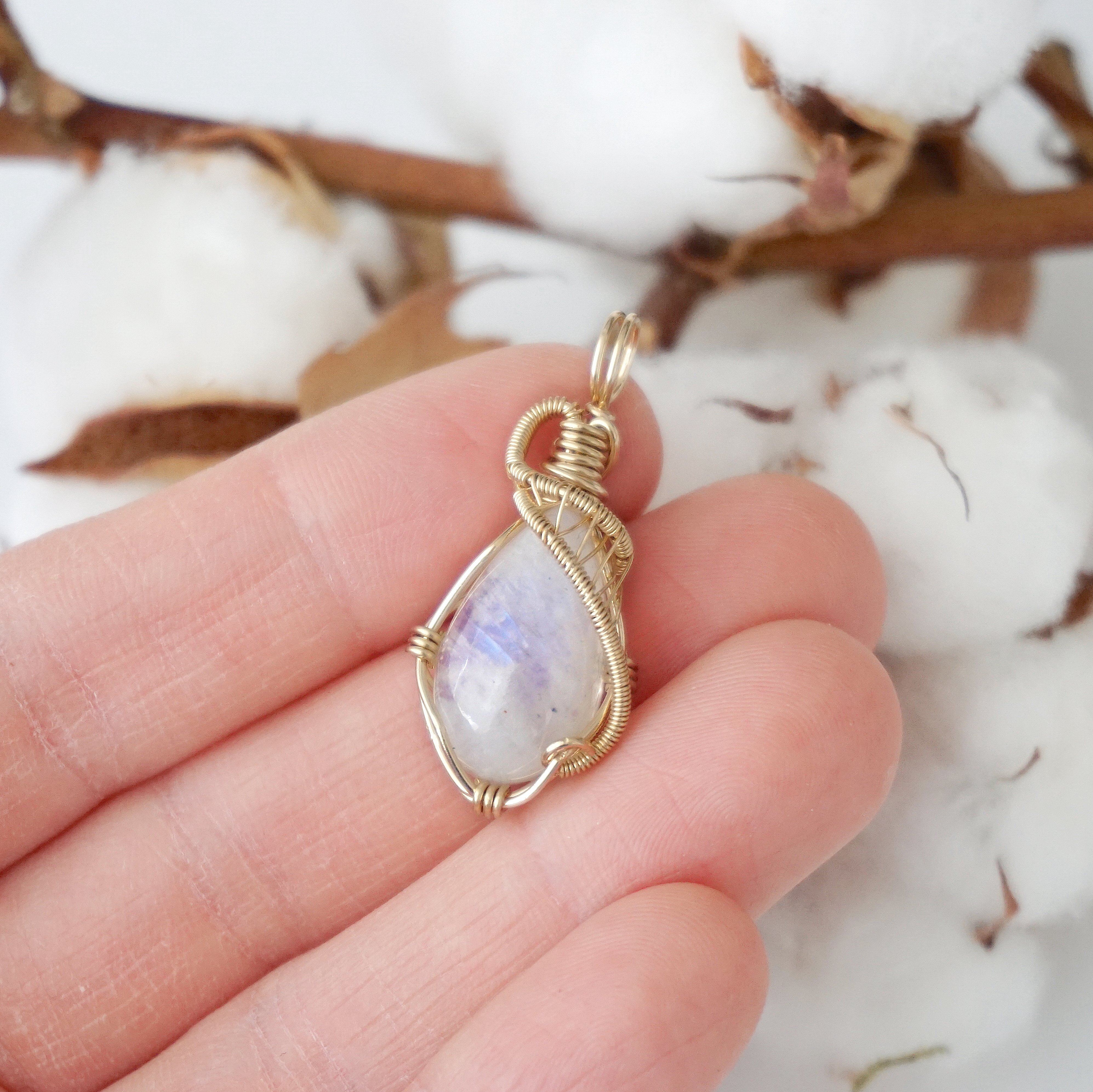 Rainbow Moonstone Necklace 14k Gold Filled - Elegant Healing Crystal Jewelry for Women, Perfect for Spiritual Healing, Meditation & Everyday Wear