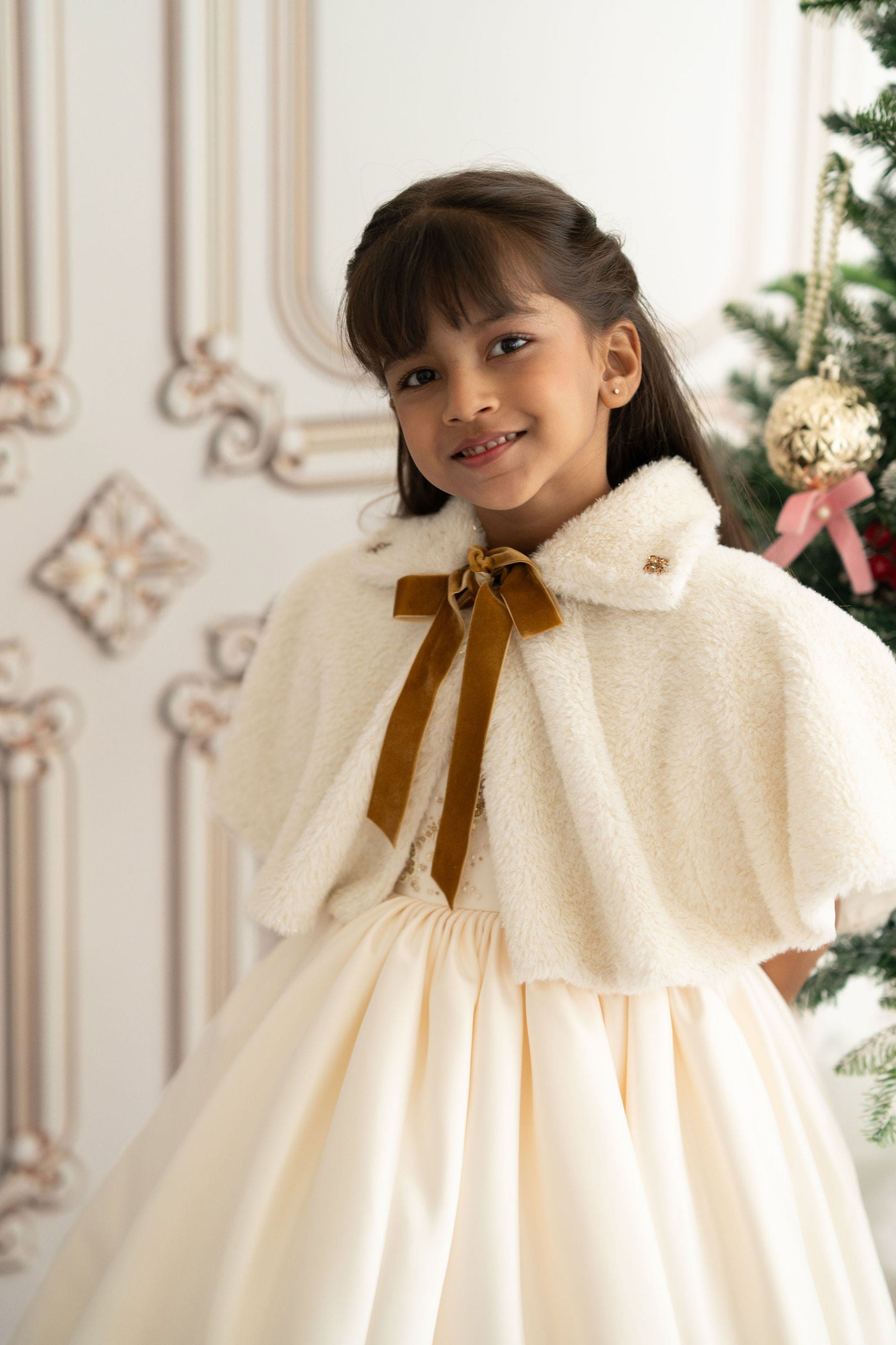 Luxury Fur Cape for Women - Elegant Winter Shawl & Fashion Cloak - Perfect for Weddings, Parties & Cold Weather Outfits