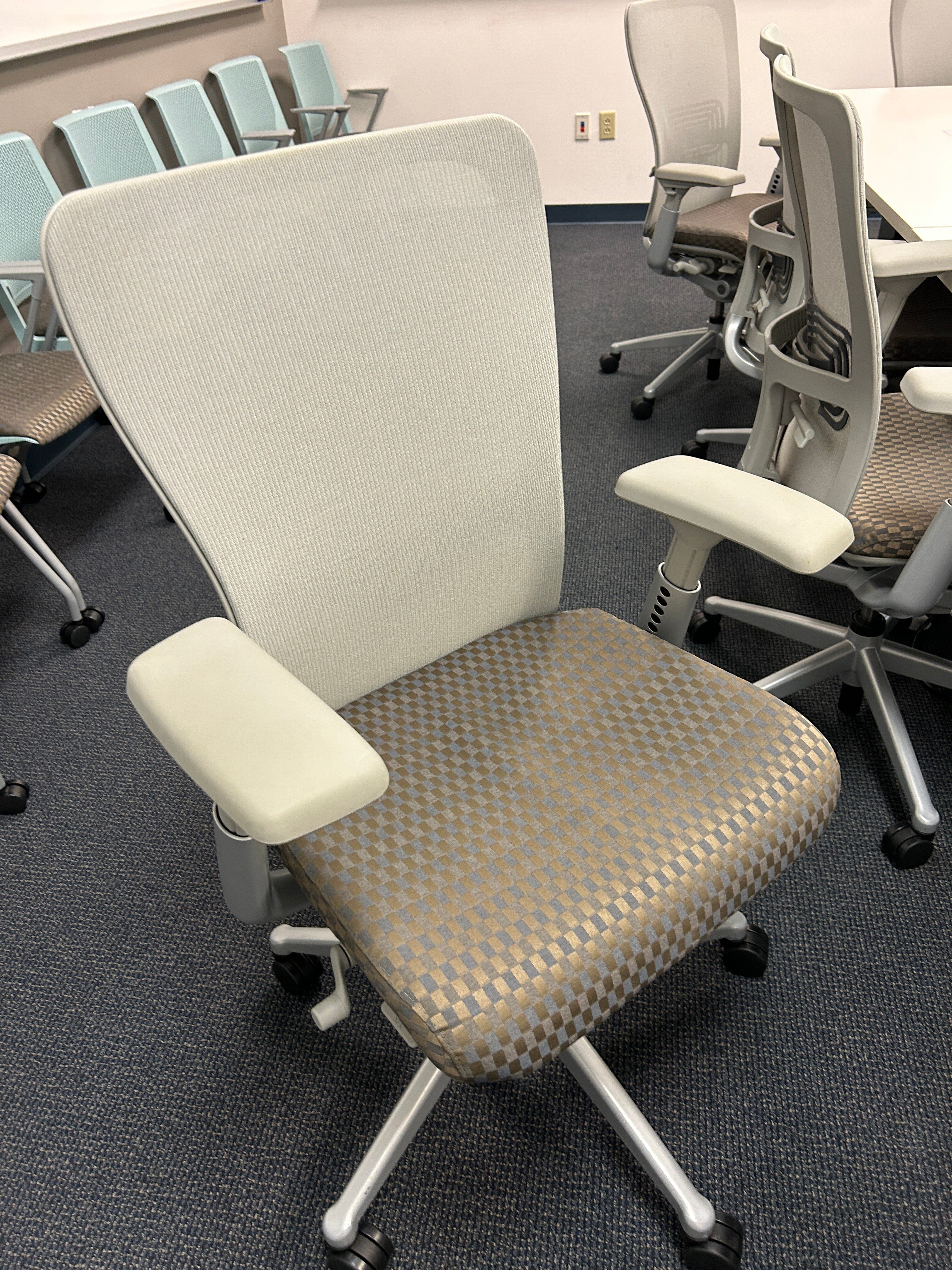 Haworth Zody Ergonomic Office Chair - Used High-Quality Mesh Back Executive Chair for Home & Office Workspace - Comfortable Adjustable Lumbar Support Task Chair for Long Hours Sitting