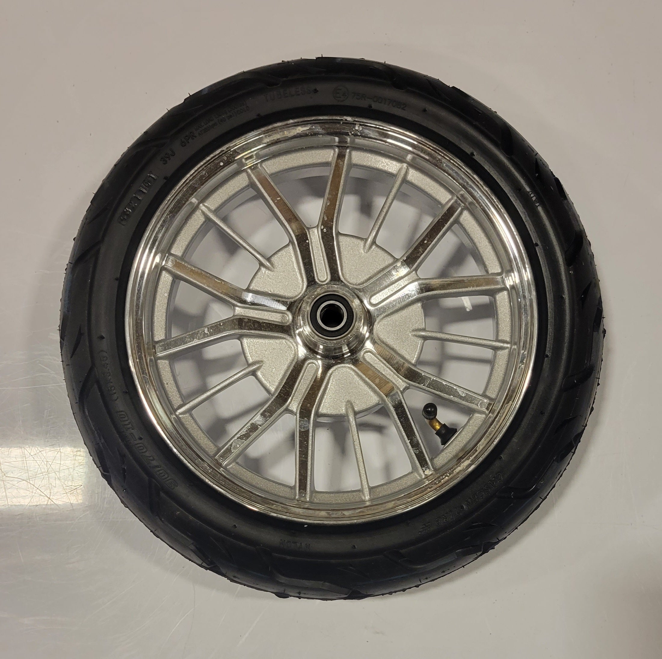Complete Front Wheel (Tire and Rim) - Replacement Bike Wheel for Mountain & Road Bicycles - Perfect for Commuting, Racing & Off-Road Adventures