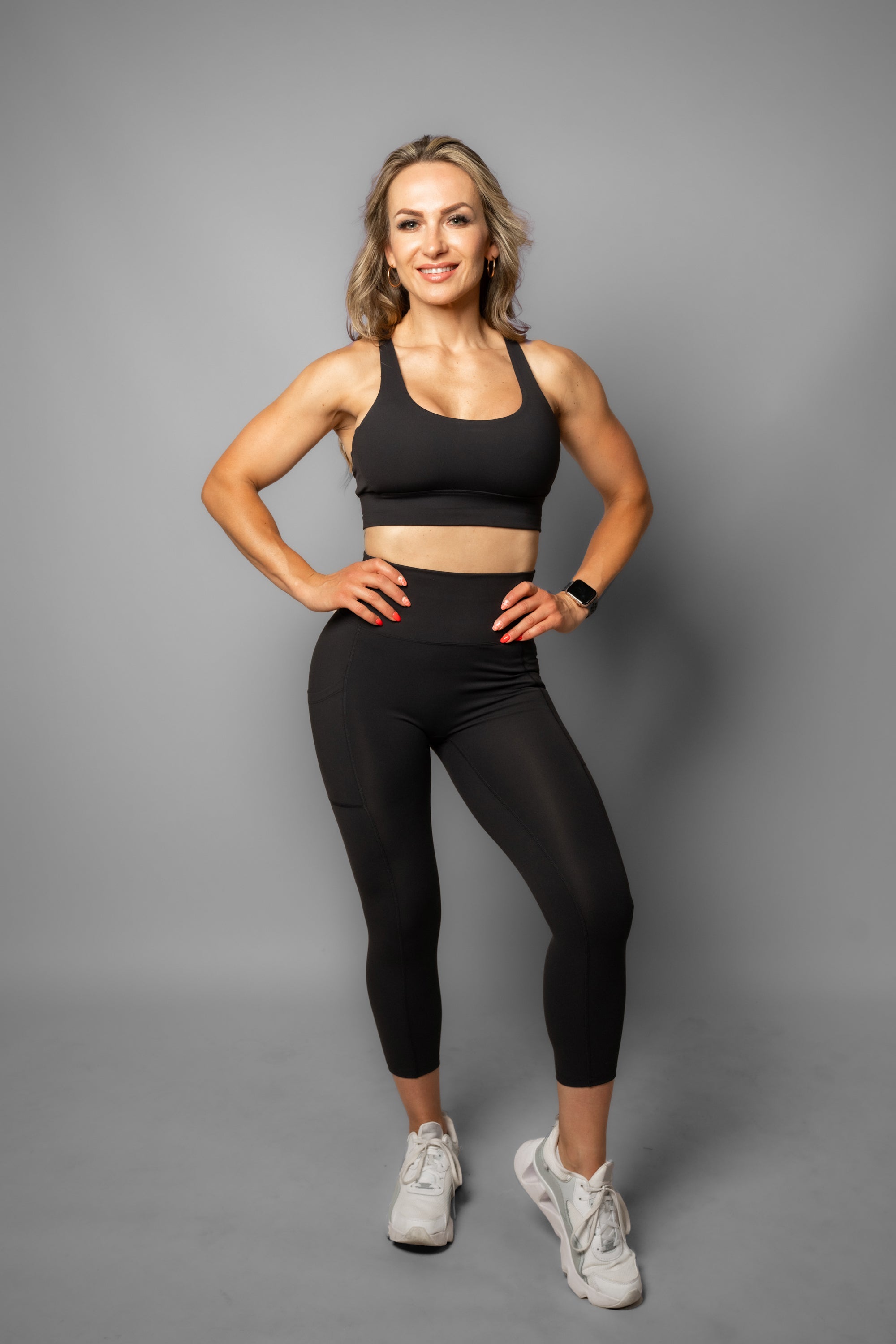 Effortless Classic Pocket Capris for Women - Comfortable Stretch Black Capri Pants for Casual Wear, Yoga & Outdoor Activities