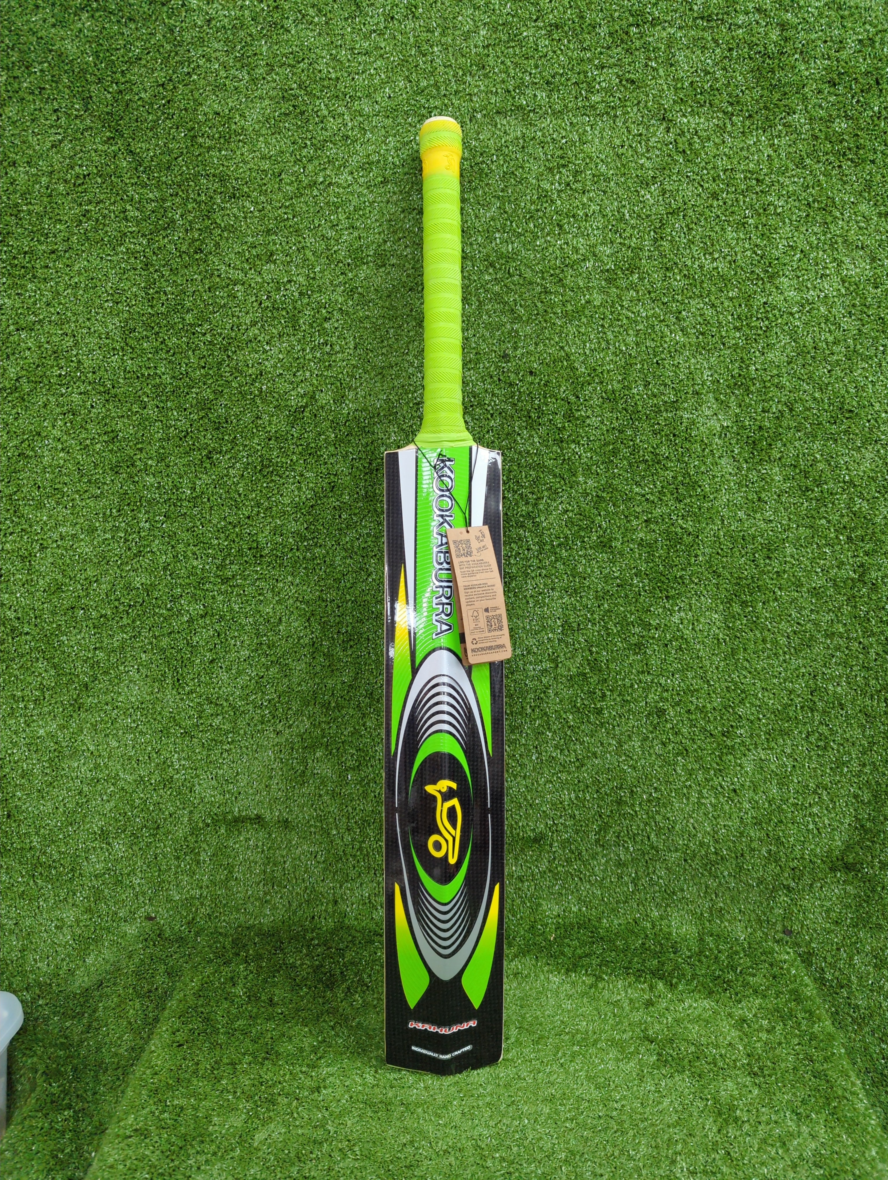 Kookaburra Kahuna Warrior English Willow Cricket Bat - Premium Cricket Equipment for Training & Matches - Perfect for Professional & Amateur Players
