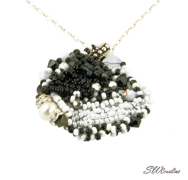 Elegant Noir Sur Blanc Beaded Art Pendant Necklace - Handmade Bohemian Jewelry for Women, Perfect for Parties, Weddings & Special Occasions