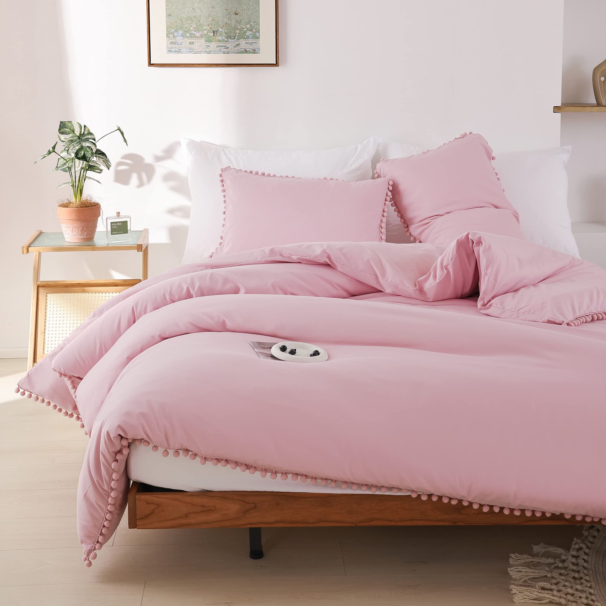 YIRDDEO Queen Comforter Set with Pom Fringe - 3 Piece Soft Bedding for All Seasons in Dust Pink, Perfect for Master Bedroom Decor