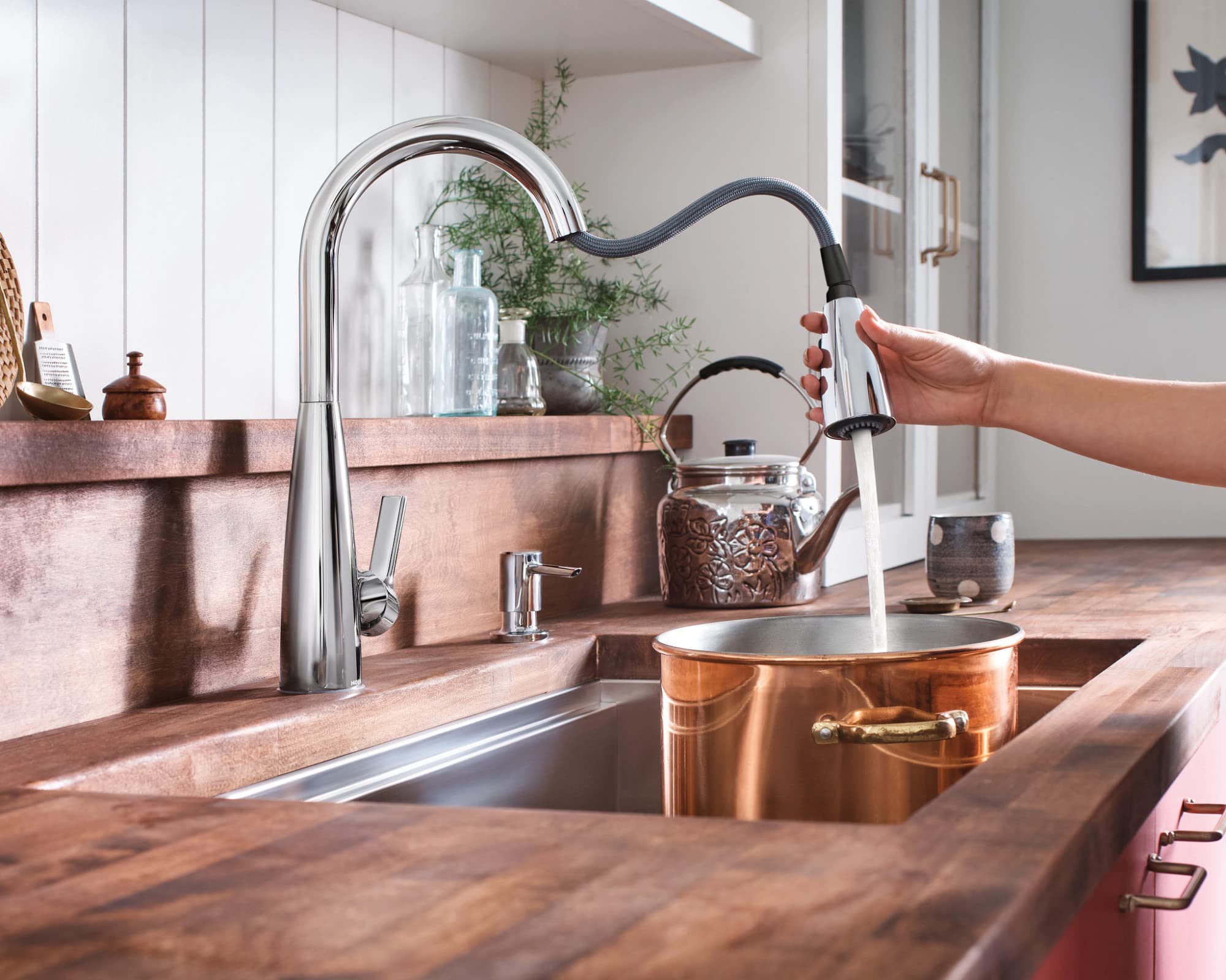 Moen Haelyn Chrome Single-Handle Pull-Down Sprayer Kitchen Faucet with Power Boost Technology - Fast Cleaning, Built-In Soap Dispenser (Model 87627) - Perfect for Modern Kitchens and Busy Households