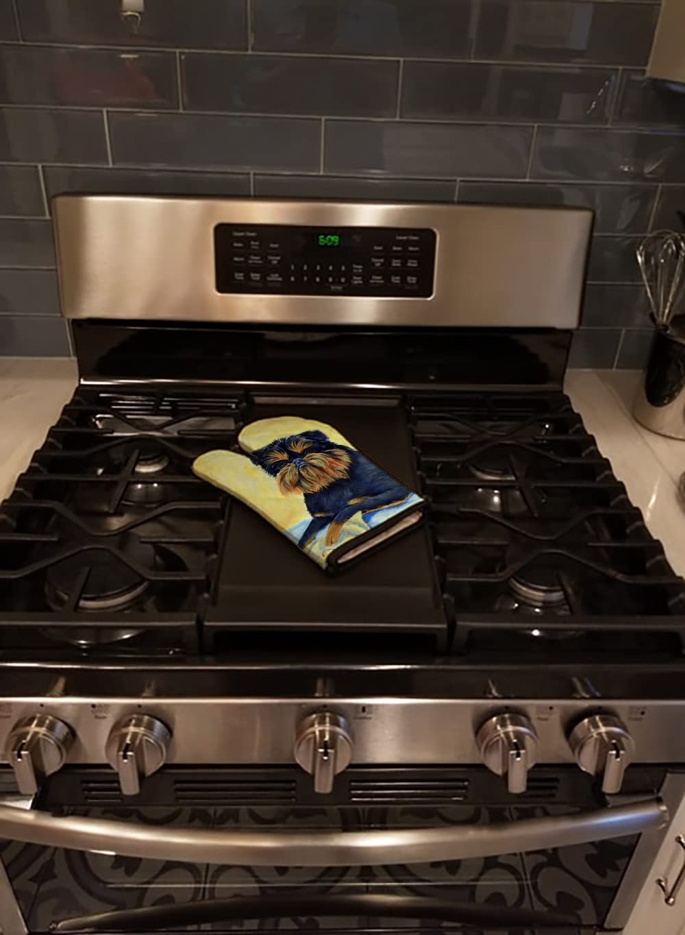 **Heat Resistant Oven Mitt for Hot Pans & Baking - Brussels Griffon Design, Thick Kitchen Glove for Cooking & Grilling - Protect Hands While Handling Hot Dishes**    *(Perfect for Baking, BBQ, Roasting, and Everyday Kitchen Use - Ideal Gift for Home Chefs & Bakers)*